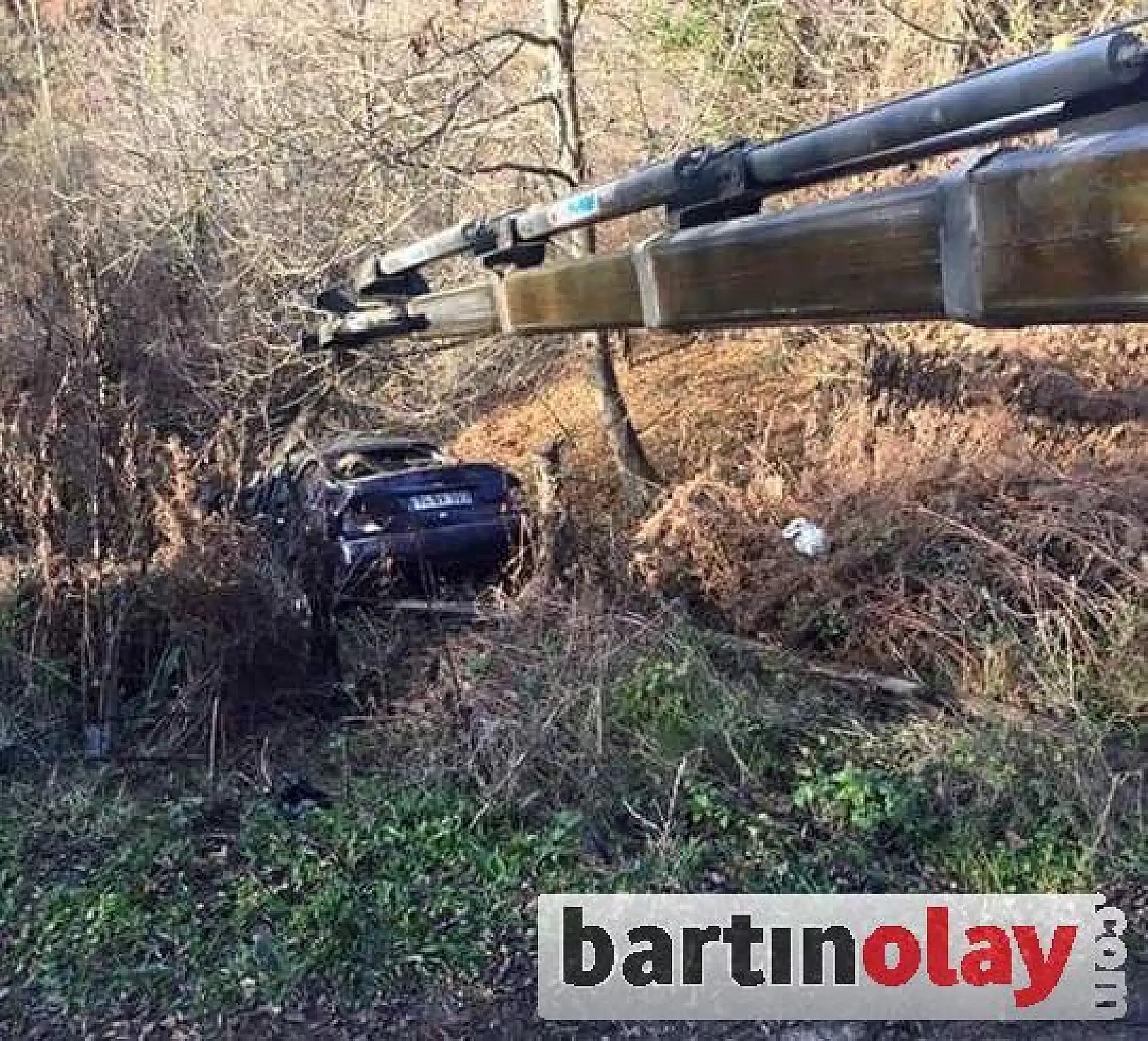 Kozcağız'da Otomobil dereye uçtu