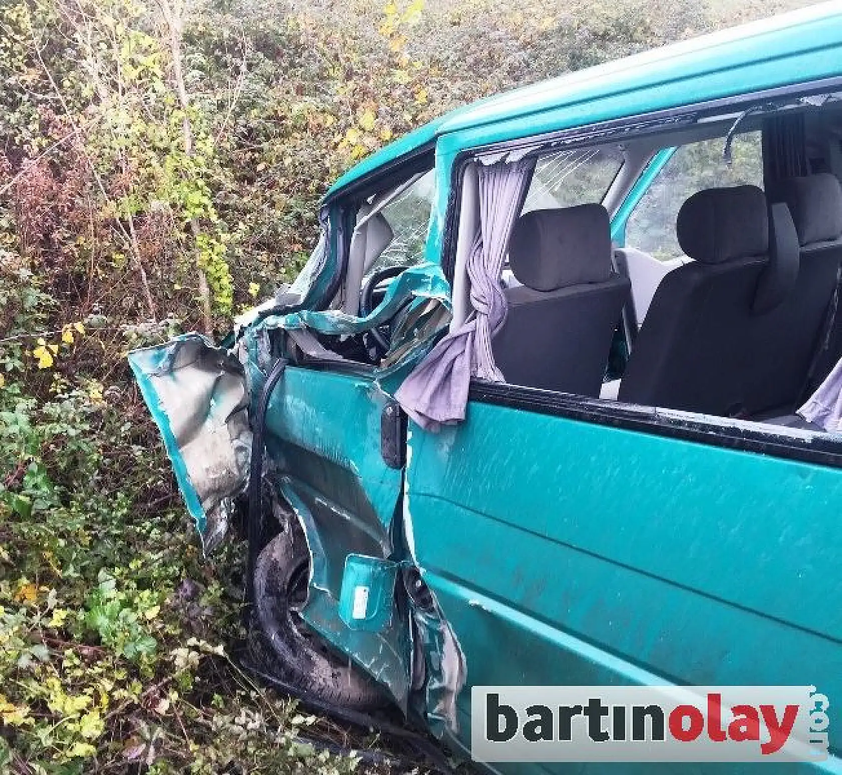 Minibüs ile tır çarpıştı: 2 yaralı