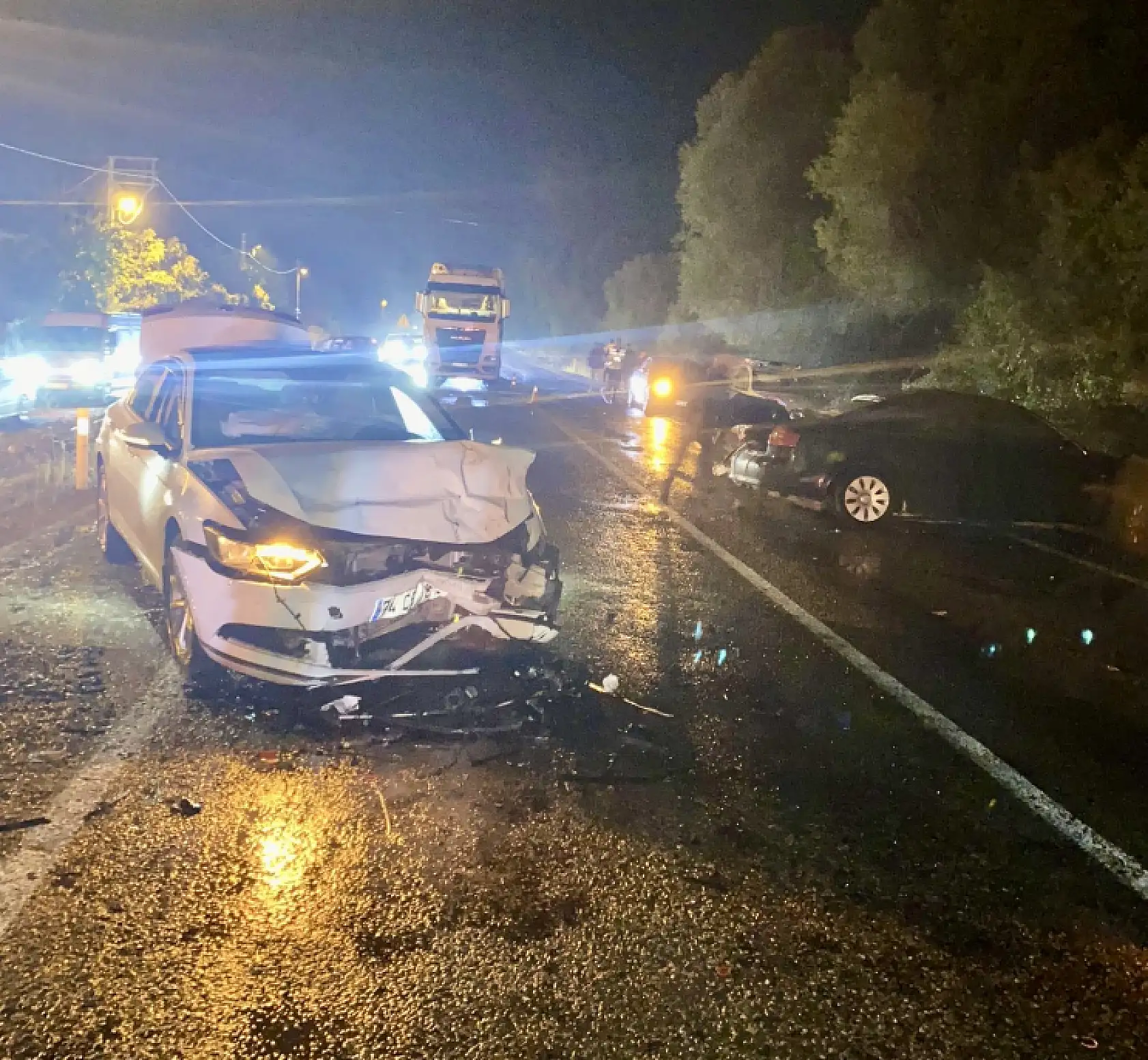 Kozcağız yolunda kafa kafaya çarpışma