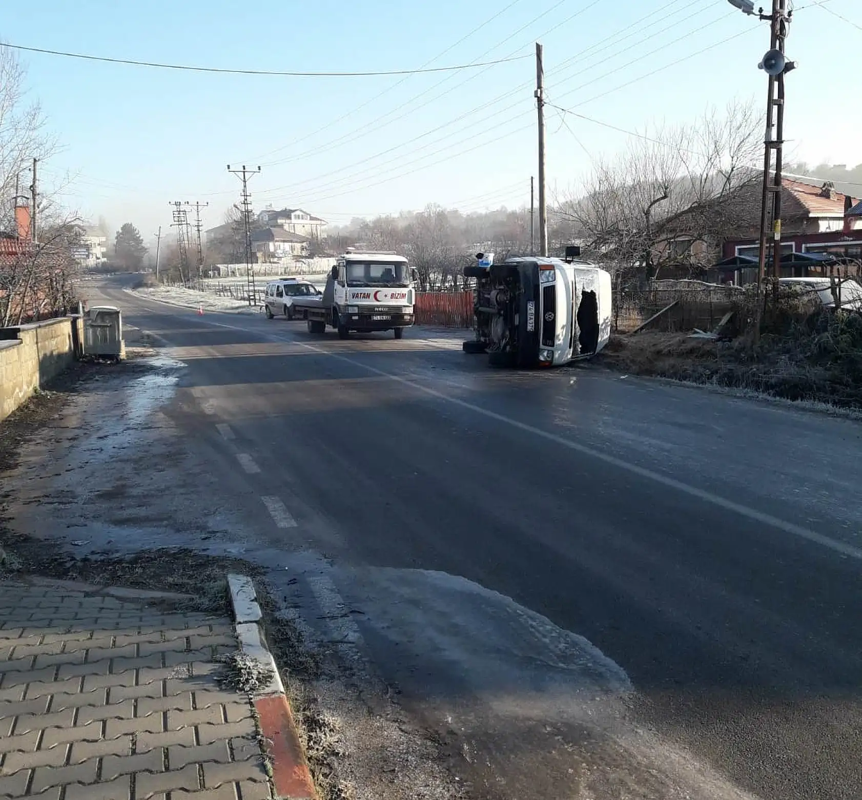 Buzlu yollarda kayan kayana