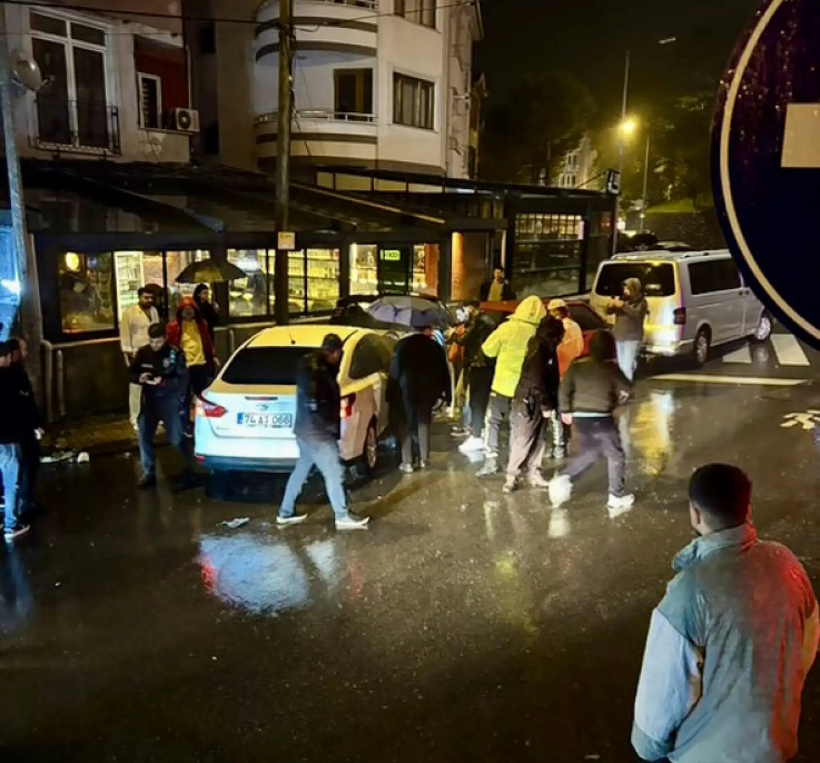 Alkollü sürücü ortalığı birbirine kattı