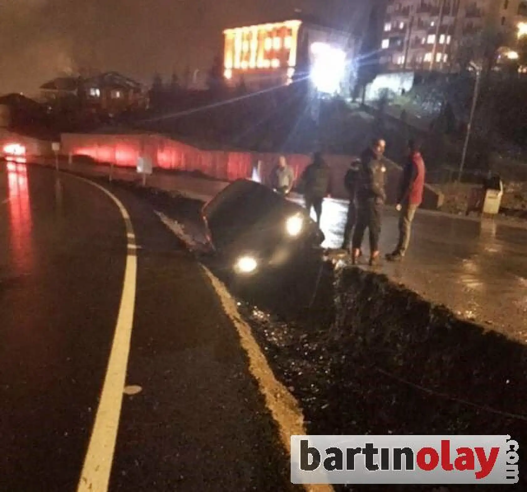 Otomobil kanala düştü