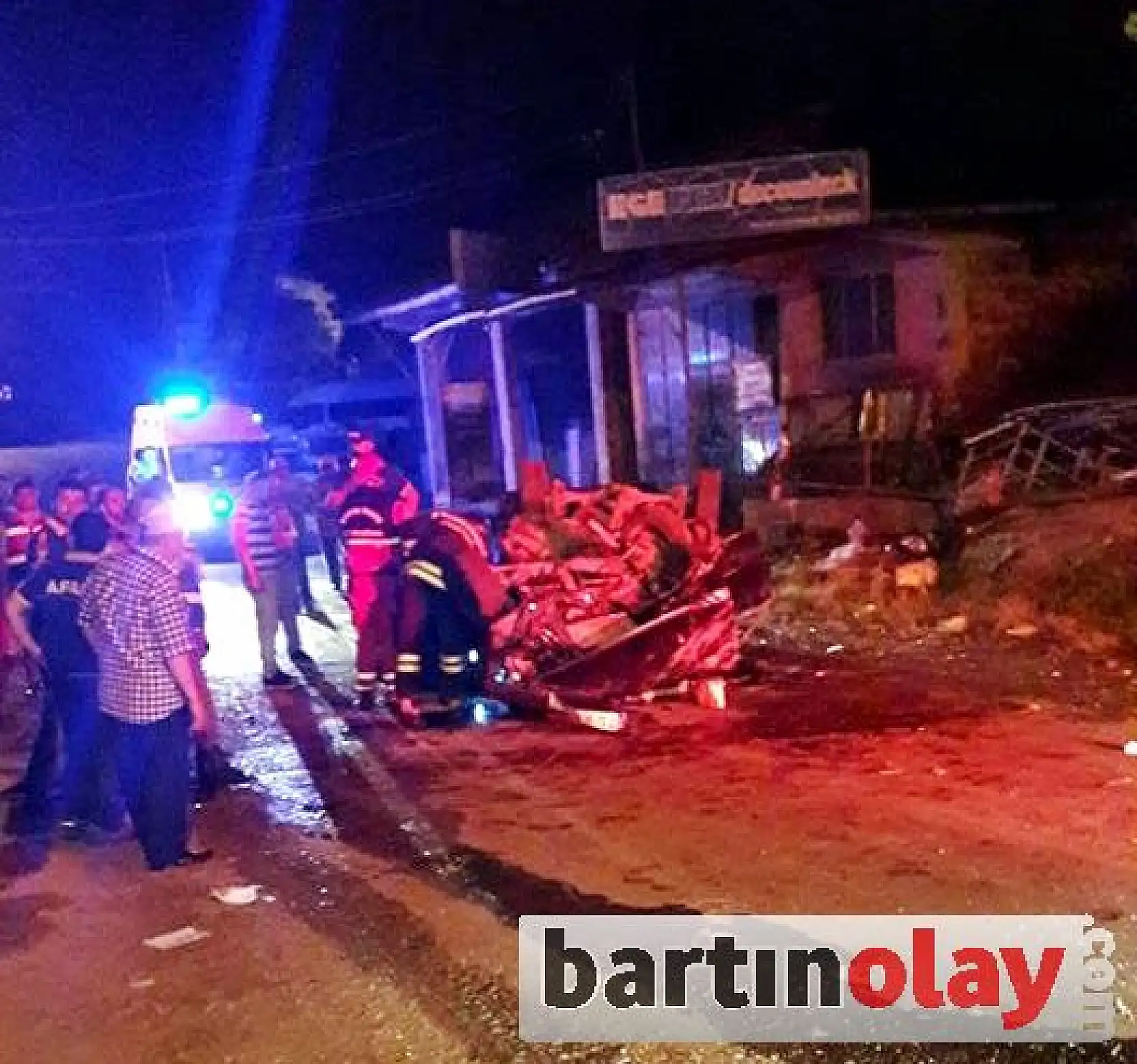 Kamyona çarparak takla attı