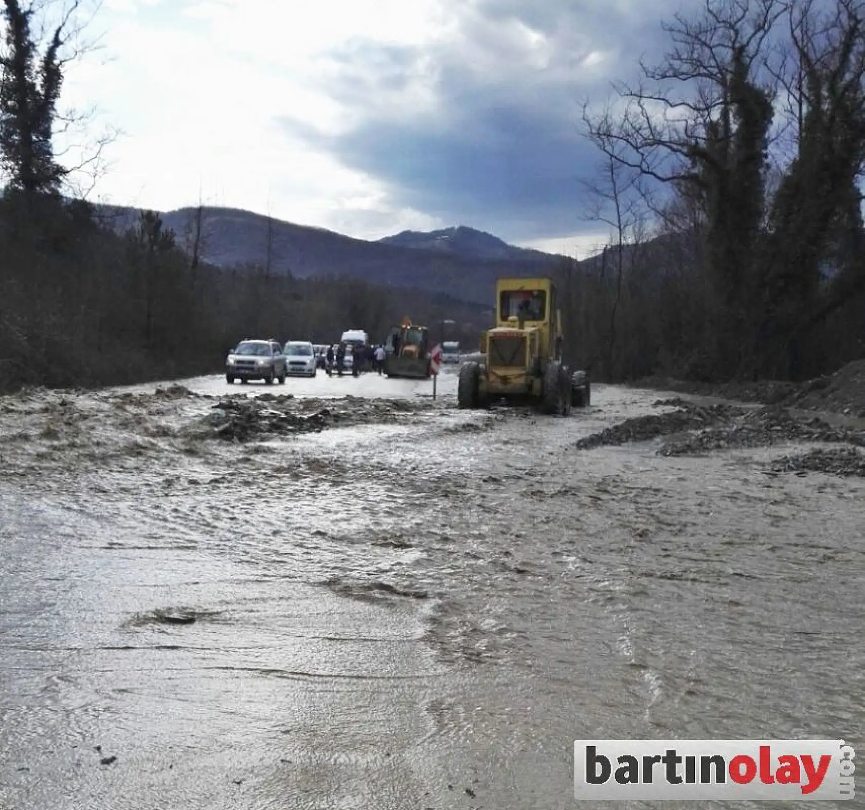 Ulus - Abdipaşa karayolunda su taşkını