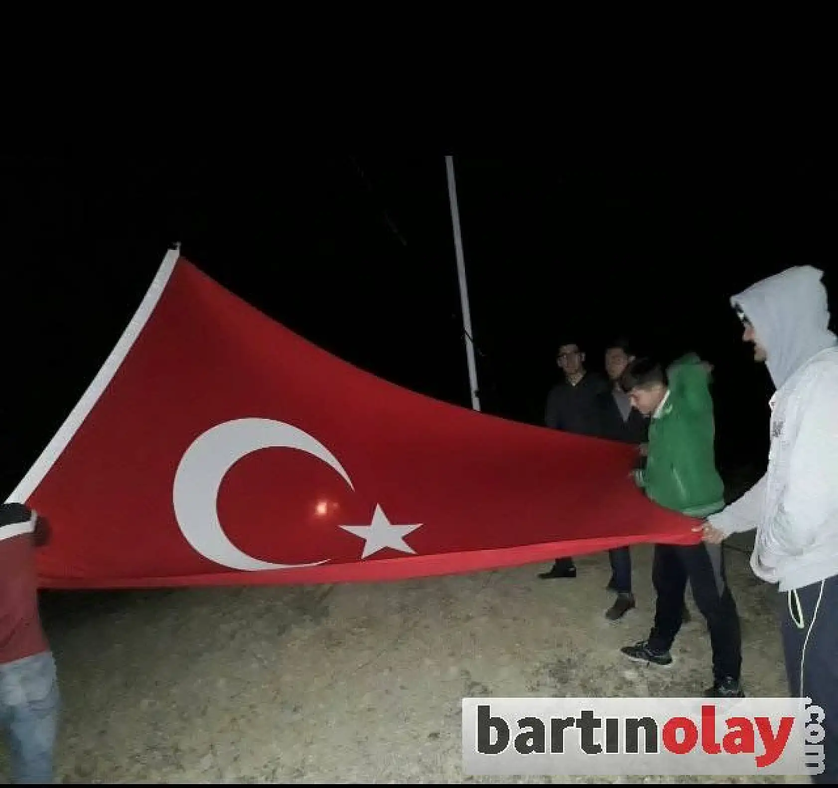 Doğaşı Köyü gençlerinin Bayrak Sevgisi