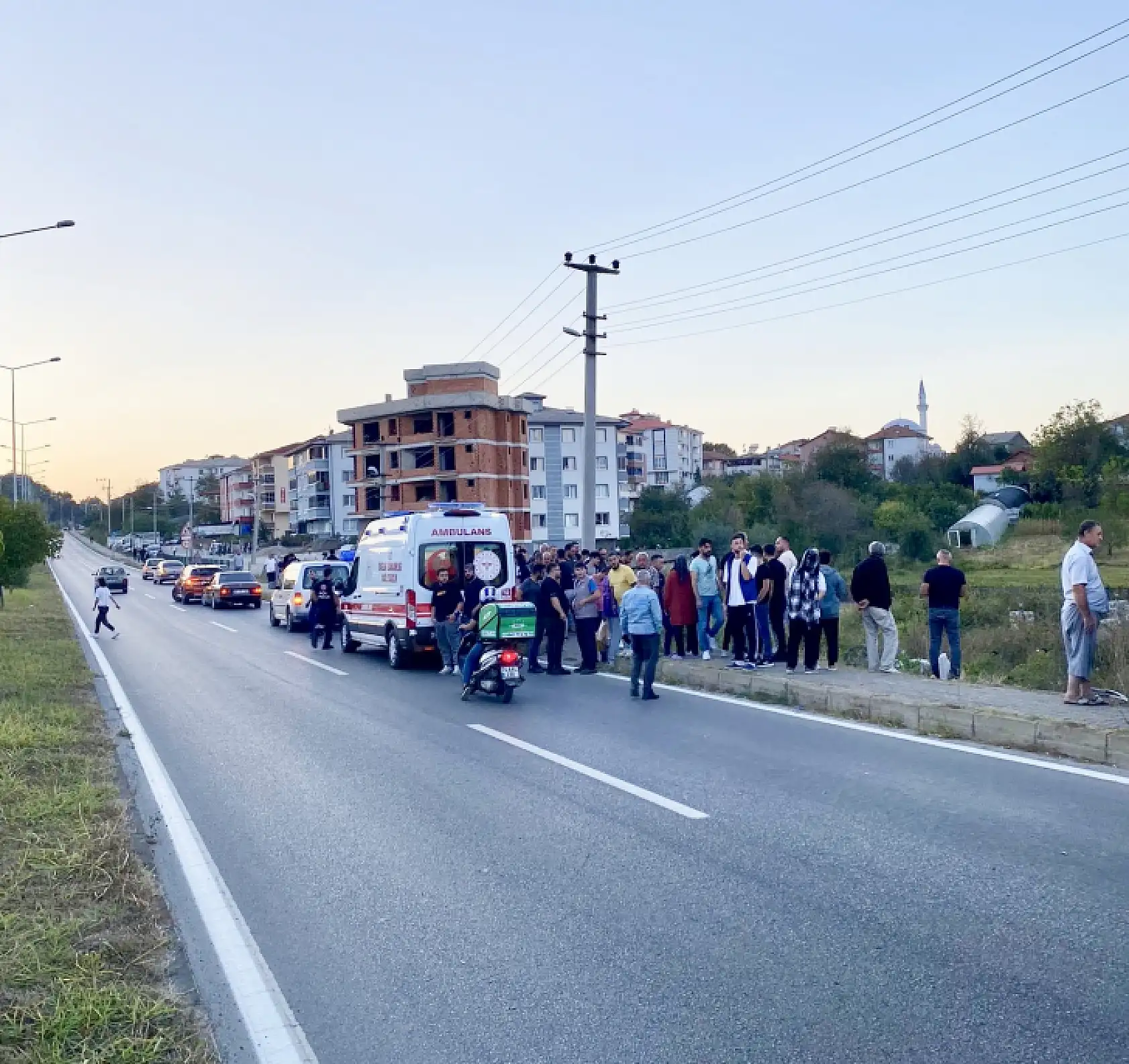 Otomobil araziye uçtu