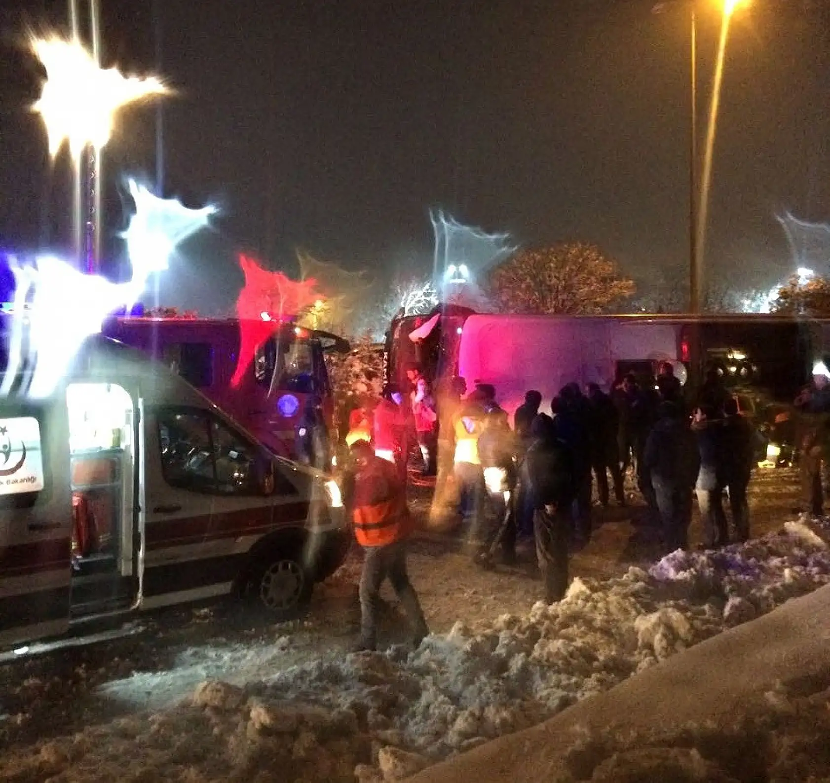 Yolcu otobüsü devrildi, 2 ölü