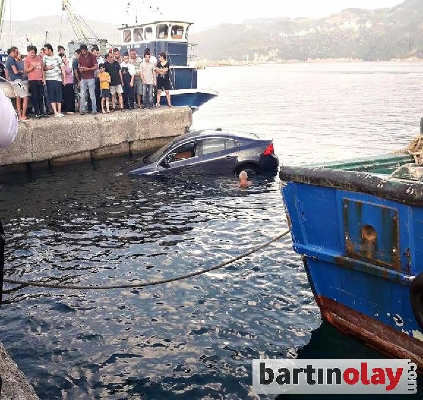Amasra'da otomobil denize düştü