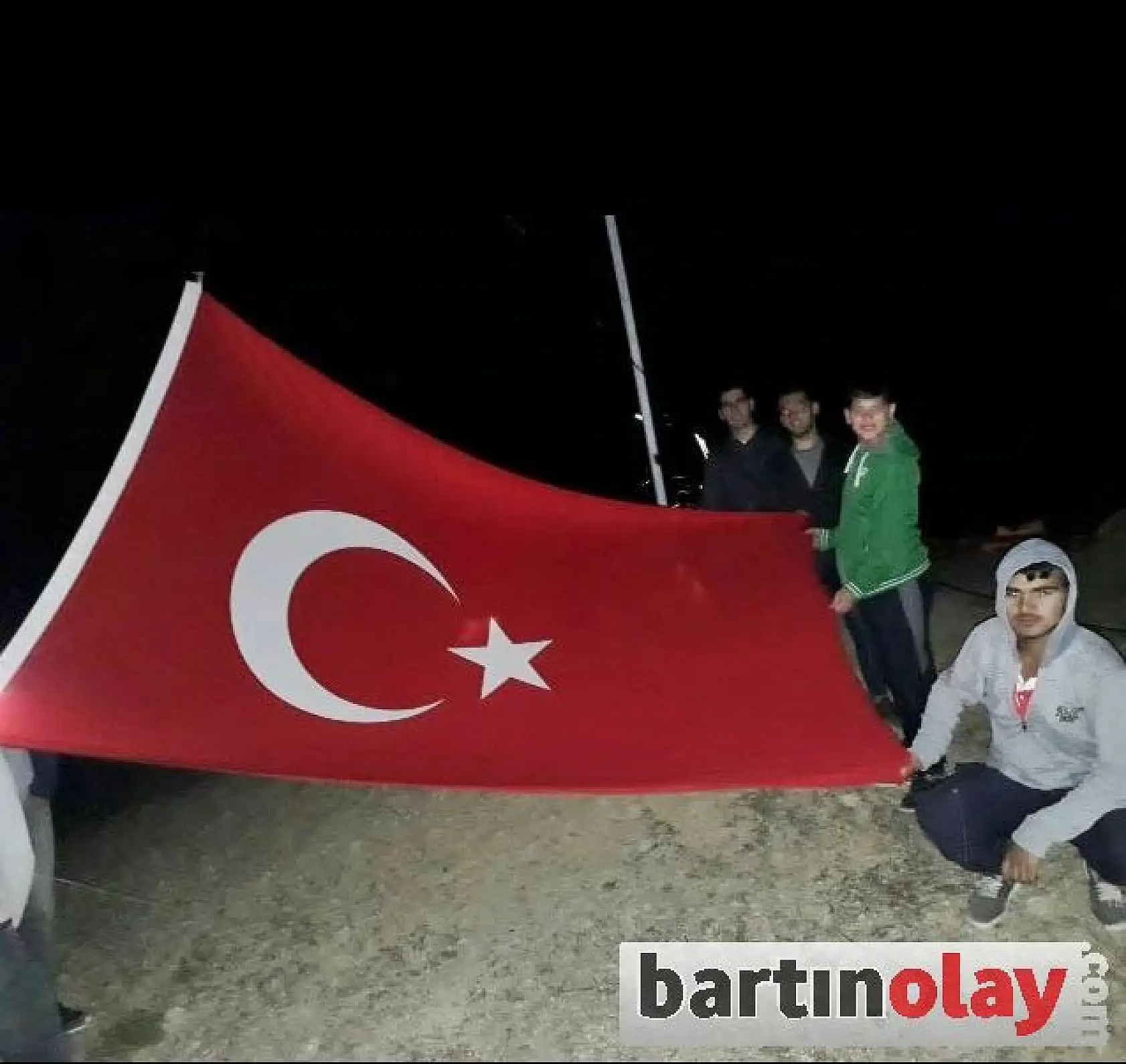 Doğaşı Köyü gençlerinin Bayrak Sevgisi