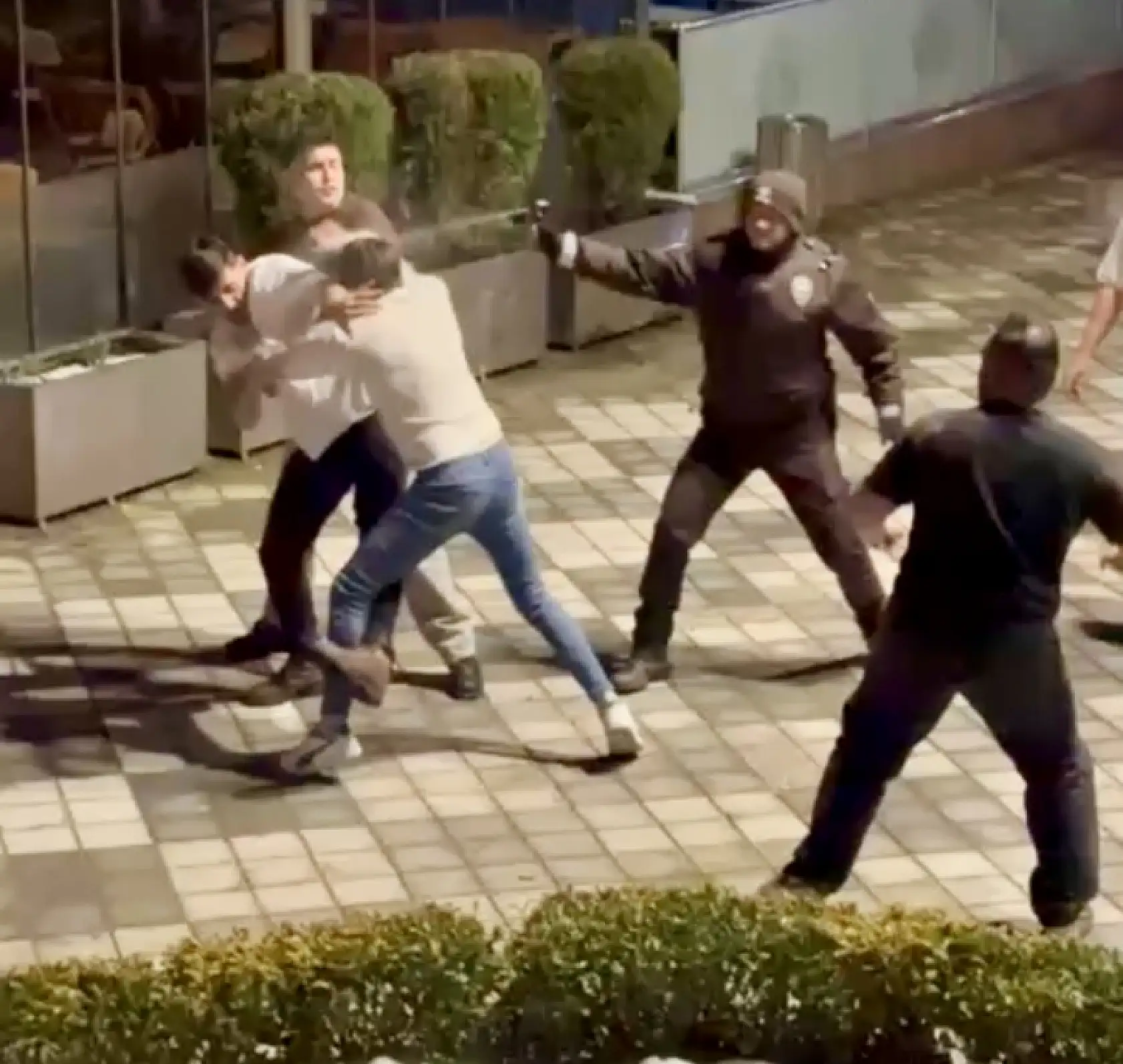 Tekme tokat birbirlerine girdiler