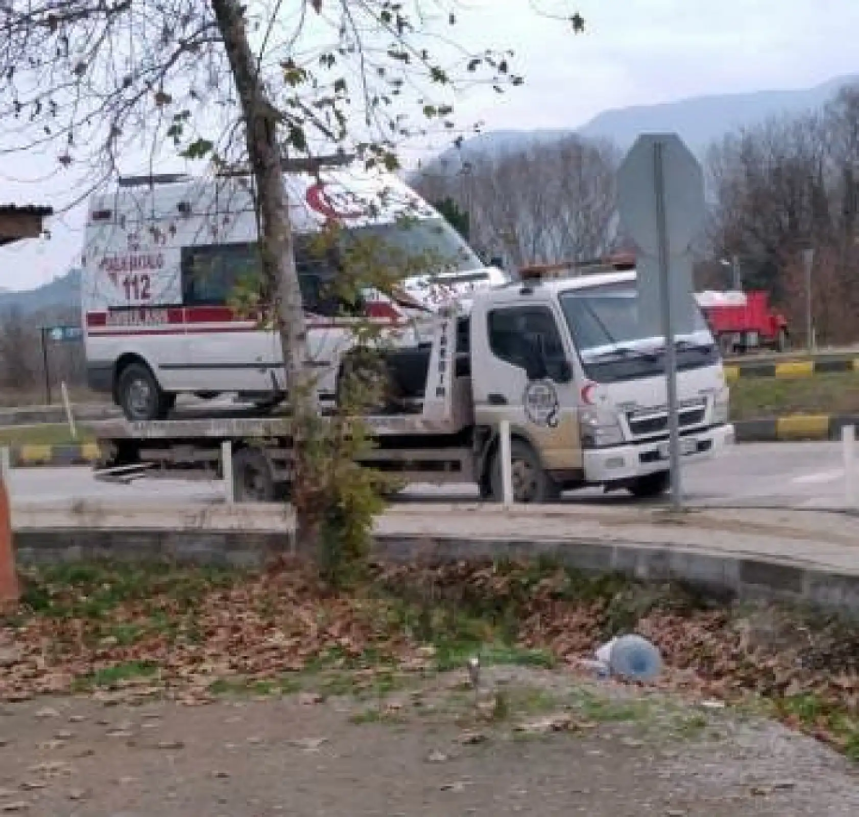 Hasta taşıyan ambulans kaza yaptı