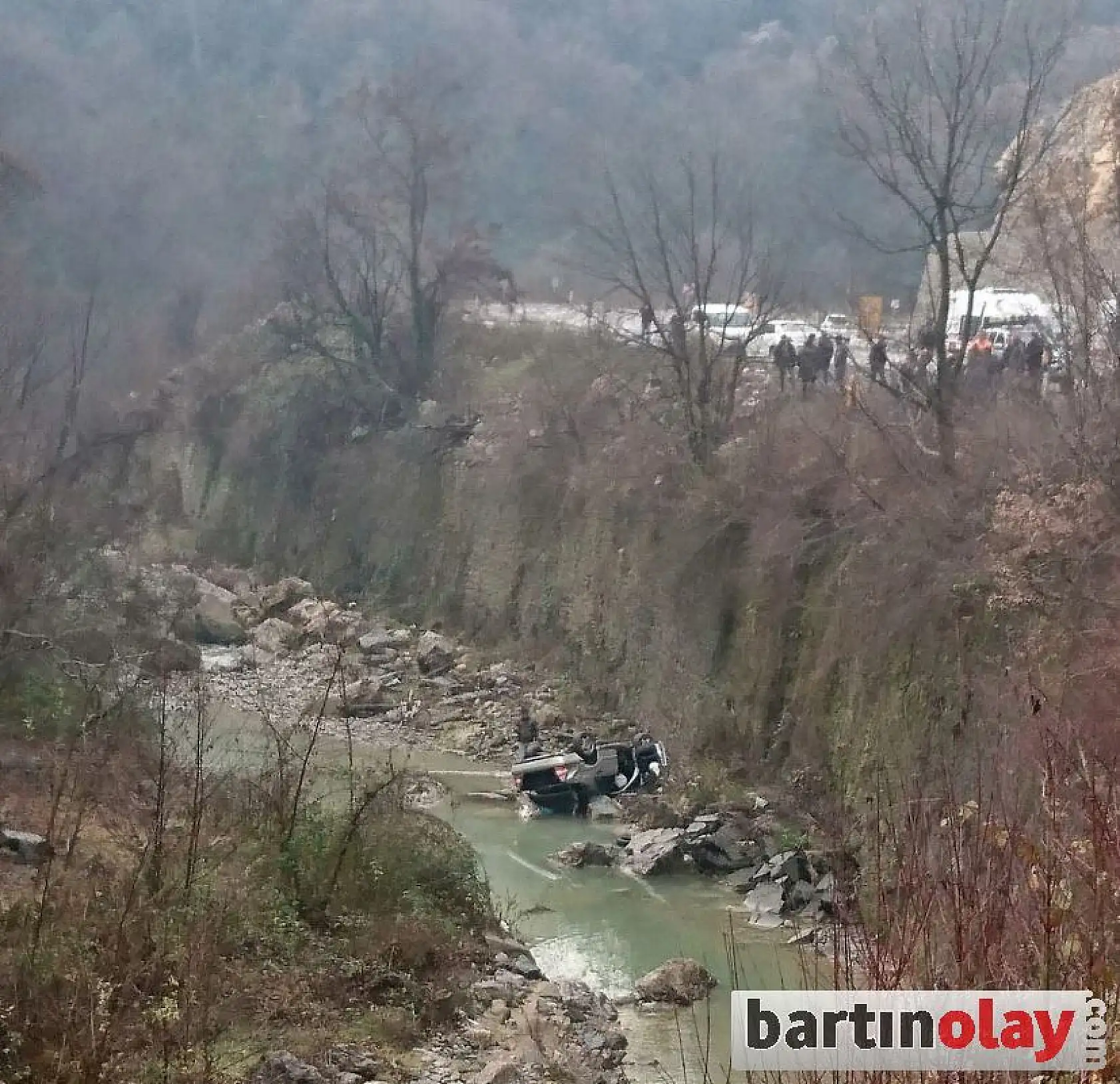 Otomobil dereye uçtu