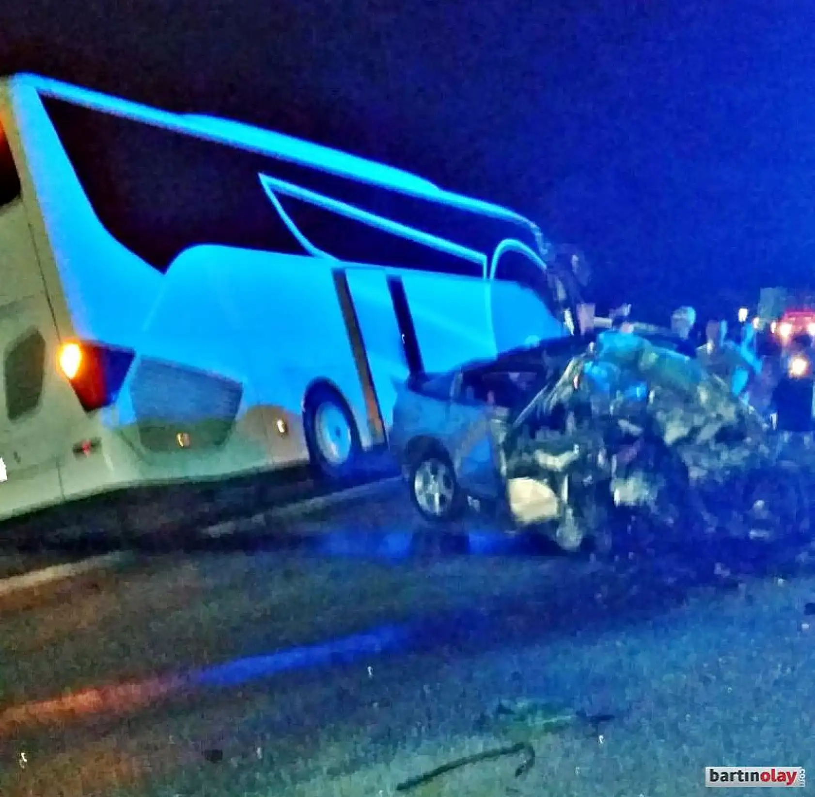 Ters yöne girdi, otobüsle çarpıştı