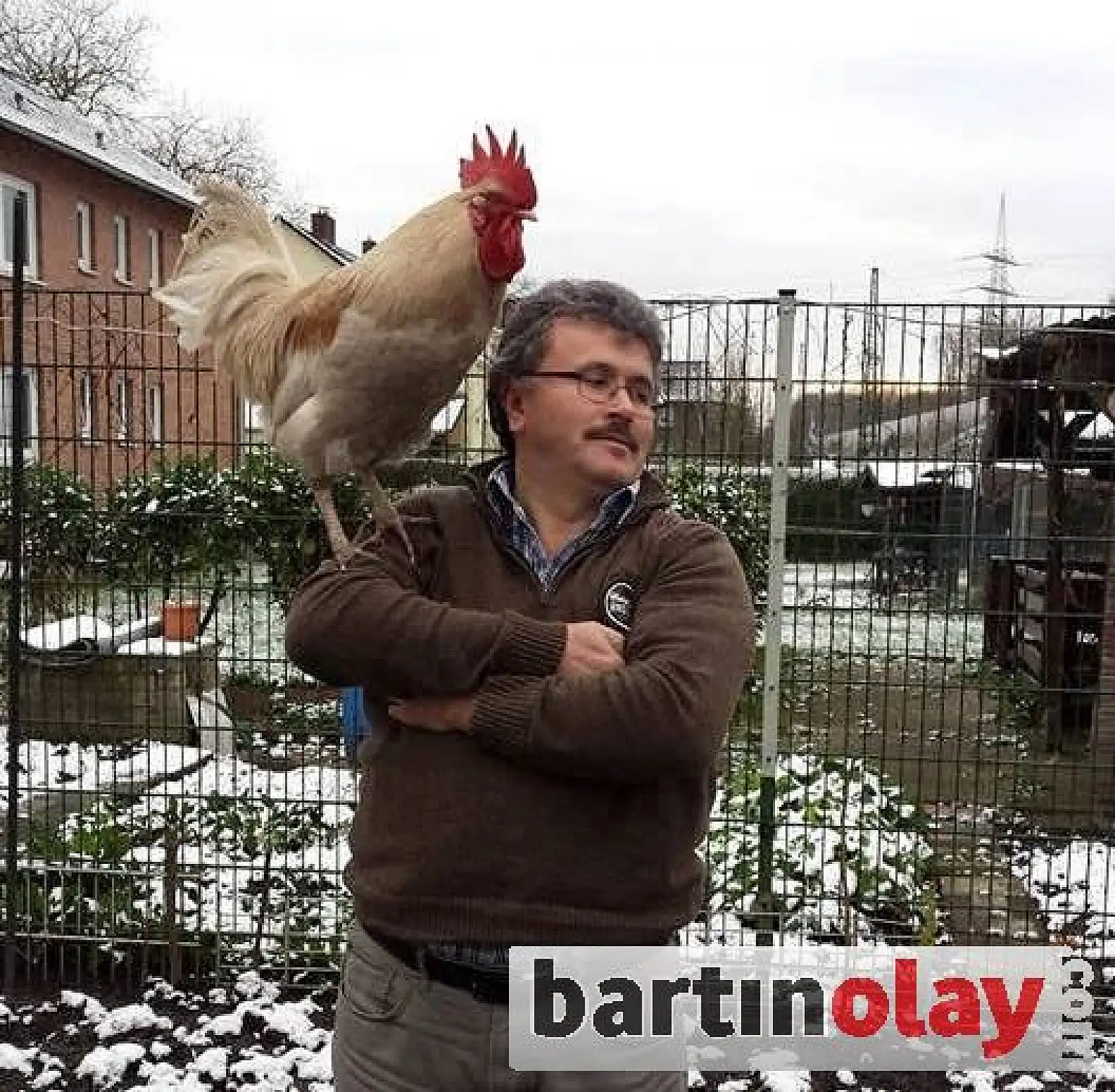 Çok sevdiği horozlarına onun adını koydu