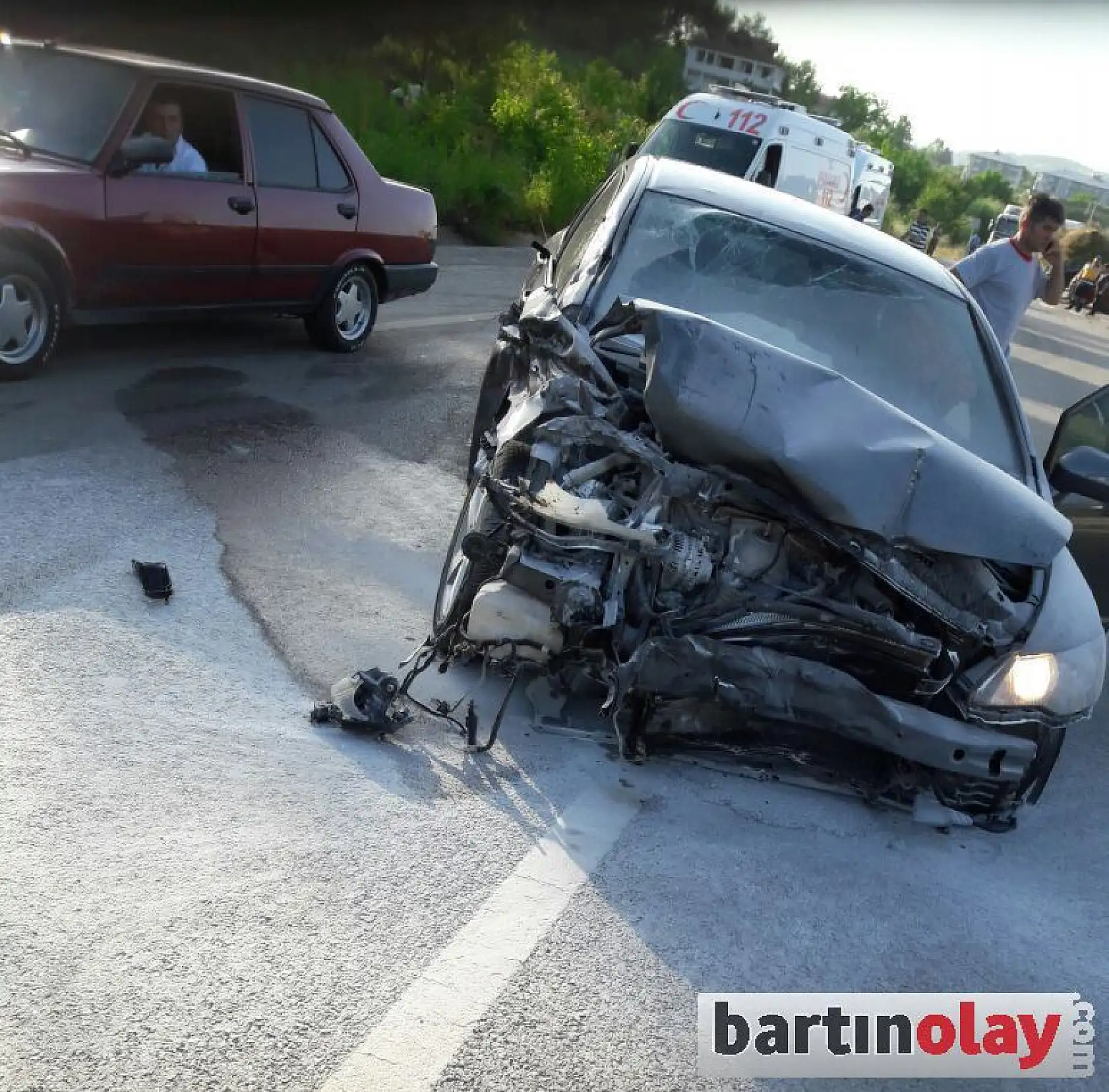 Otomobille Çarpışan Traktör İkiye Ayrıldı