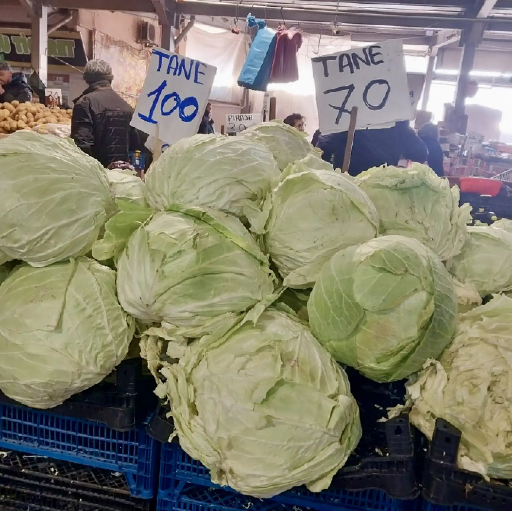 Soğuk hava pazarcıyı, fiyatlar vatandaşı üşüttü