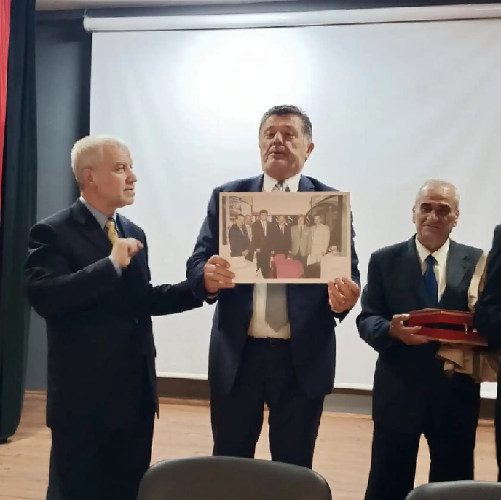 Yazı yazma helaya başın girer belaya