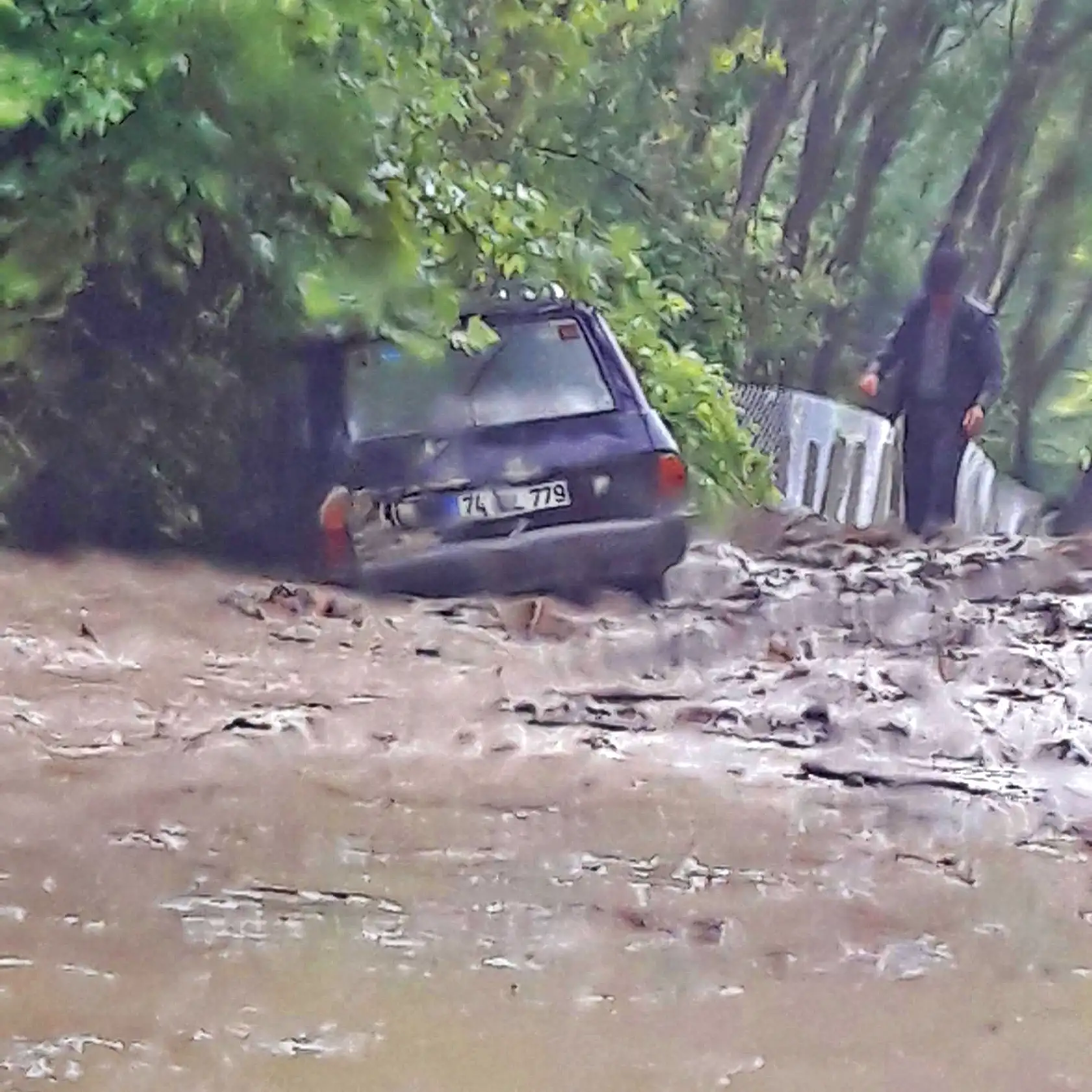 Hasankadı bölgesinde sel felaketi, 2 kişi kayıp