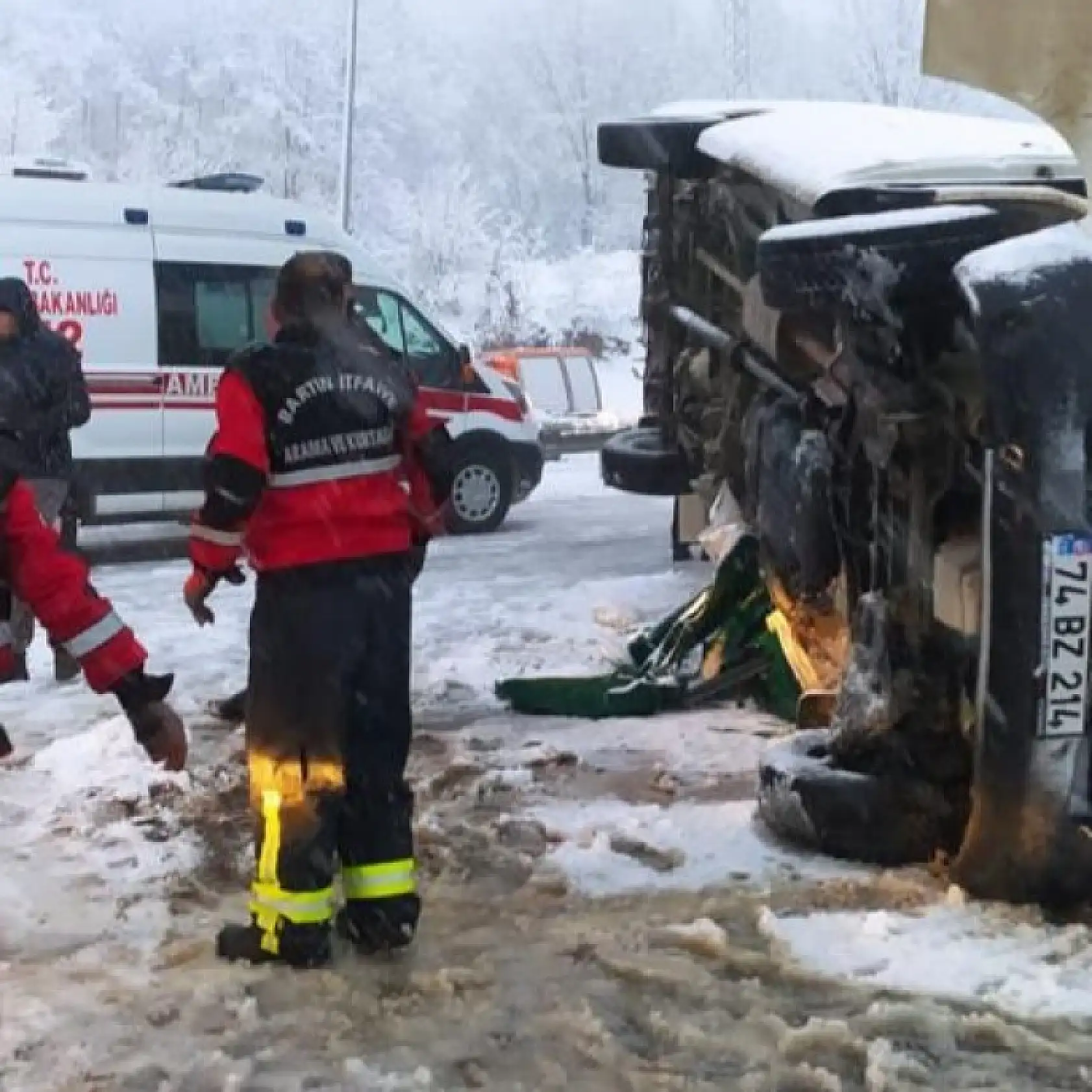 işçi servisi devrildi, 11 kişi yaralandı