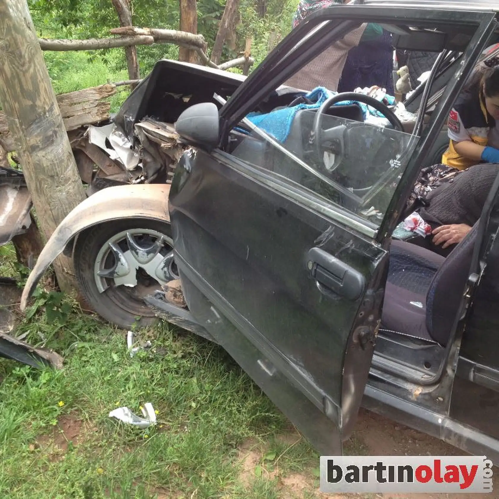 Otomobil Direğe çarptı, 2 yaralı