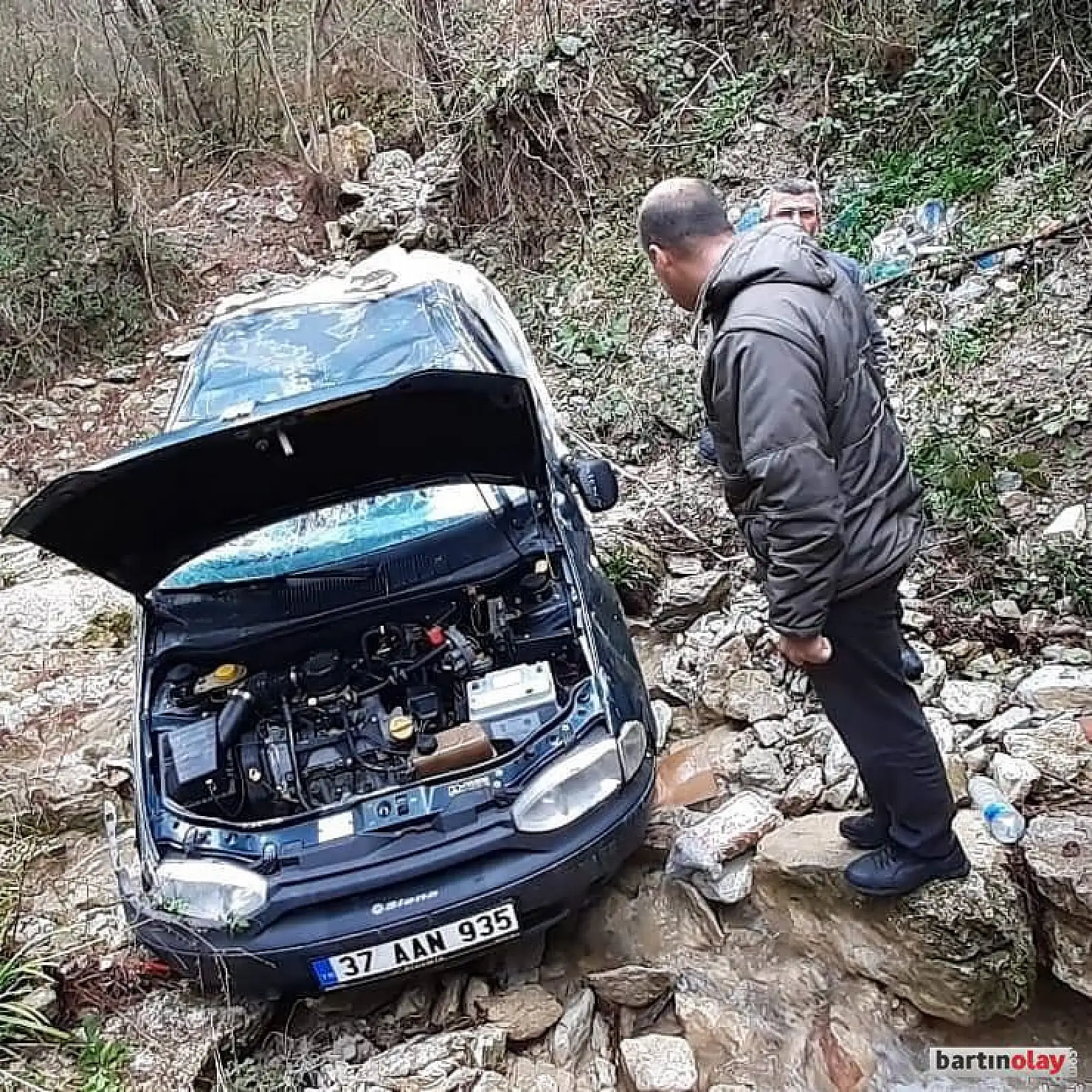 Uçuruma yuvarlandı, yardım istedi