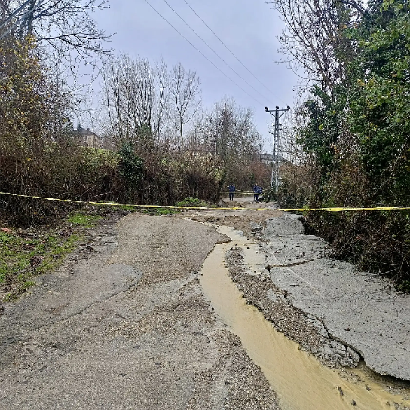 Heyelan nedeniyle yol ulaşıma kapandı