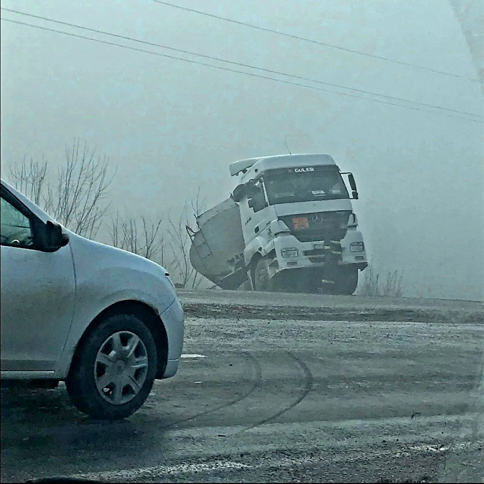 Kayan tanker yoldan çıktı