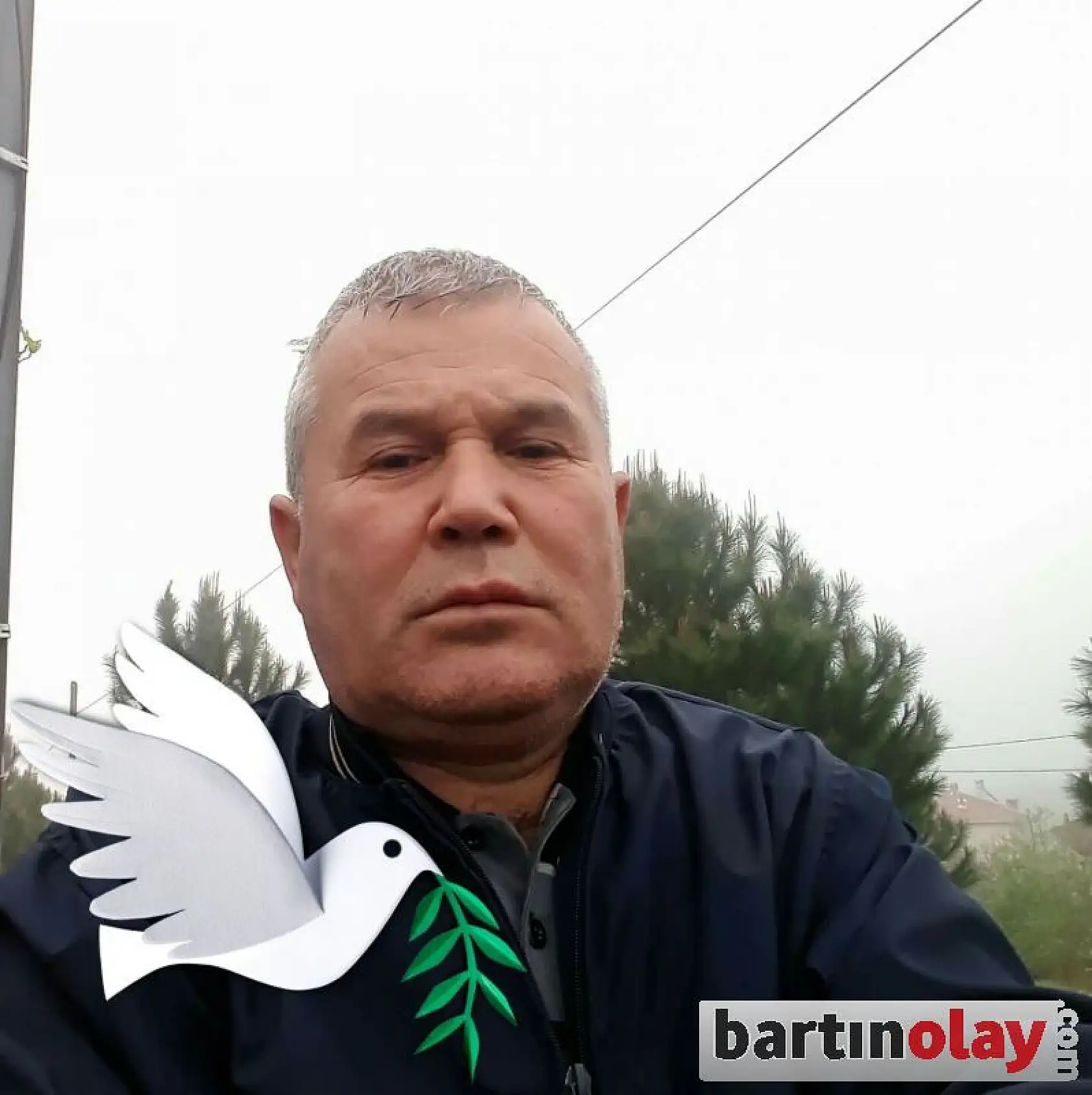 Dereye uçan otomobil suya gömüldü