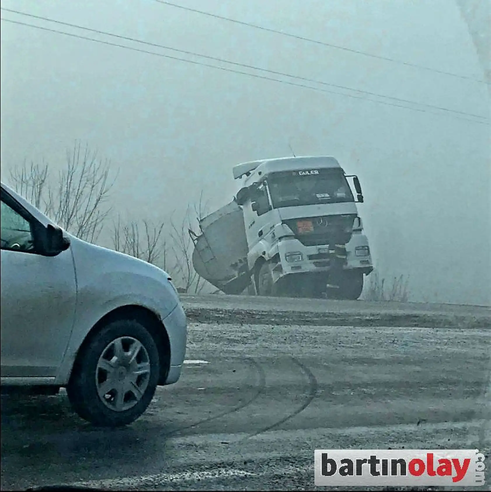 Kayan tanker yoldan çıktı