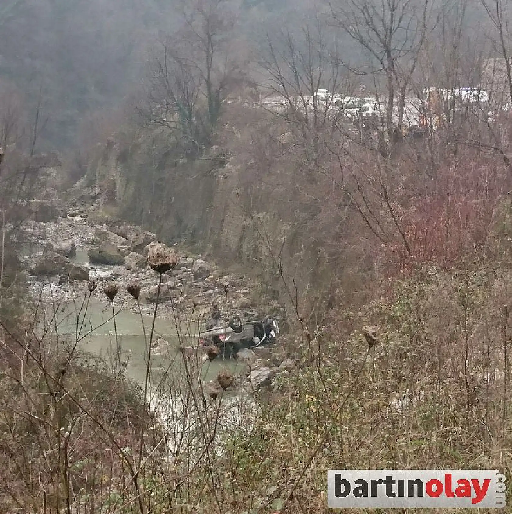 Otomobil dereye uçtu