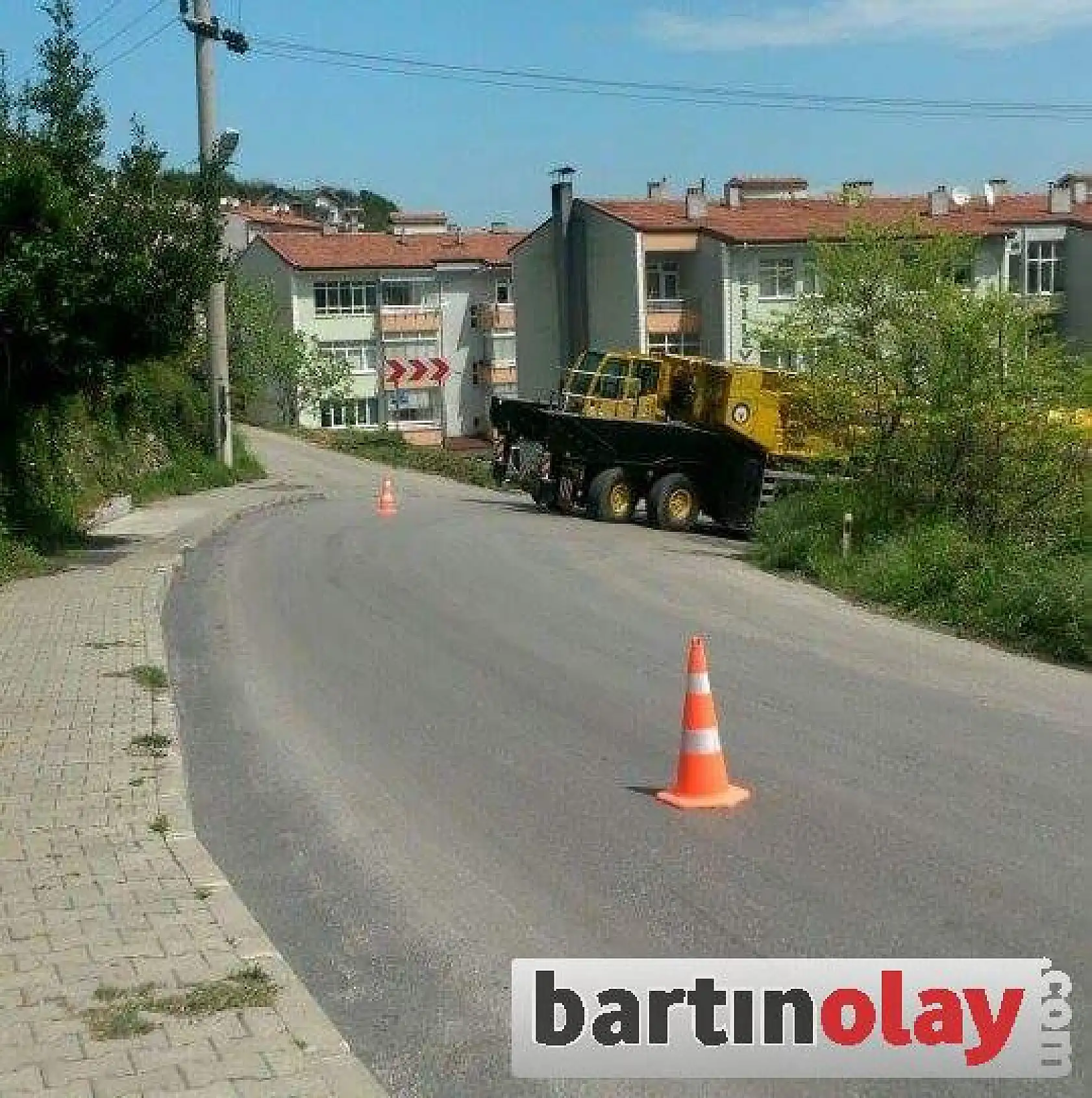 Amasra girişinde dev vinç yolu kapattı