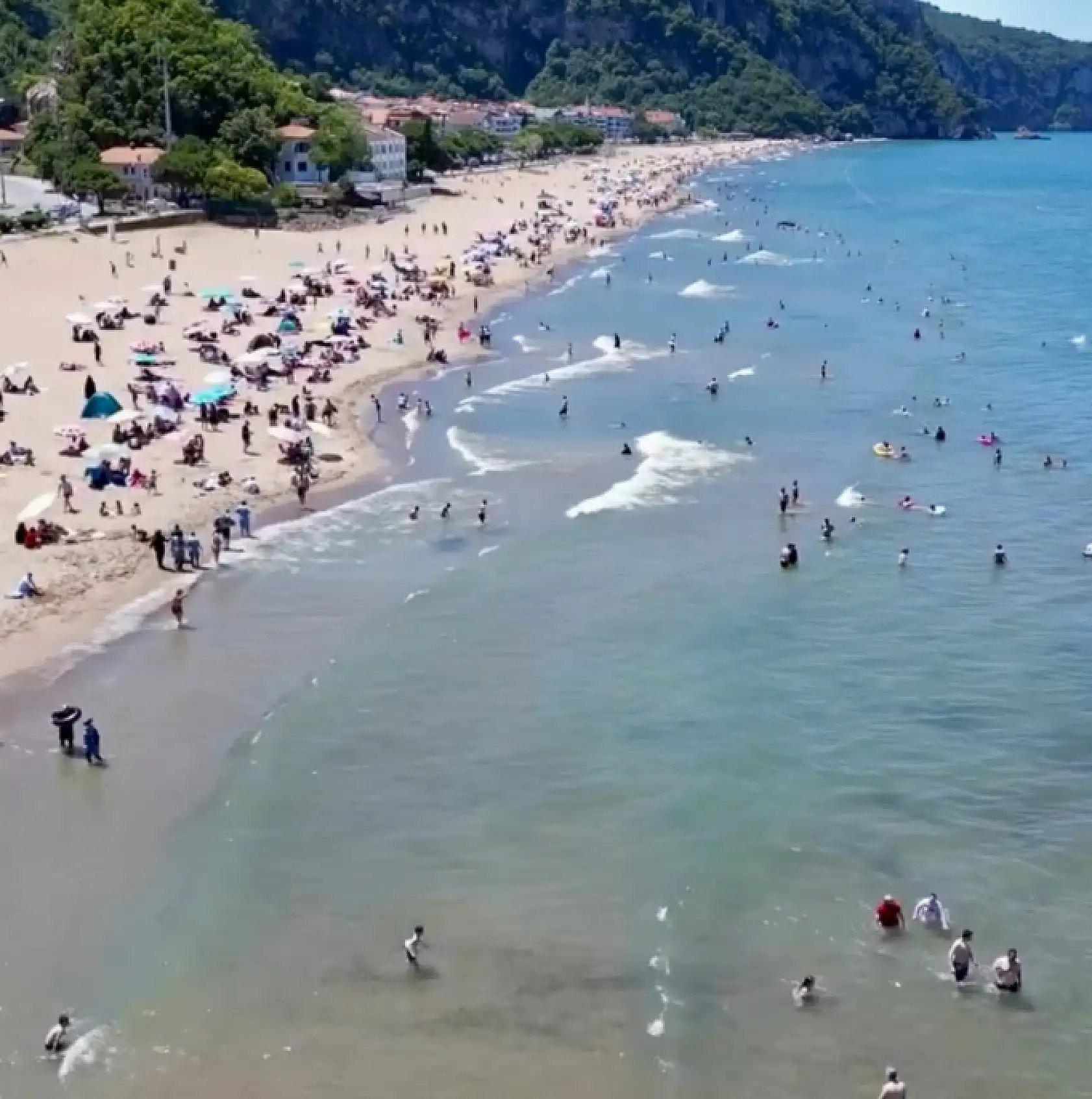 Denize Giren Şok Oluyor!