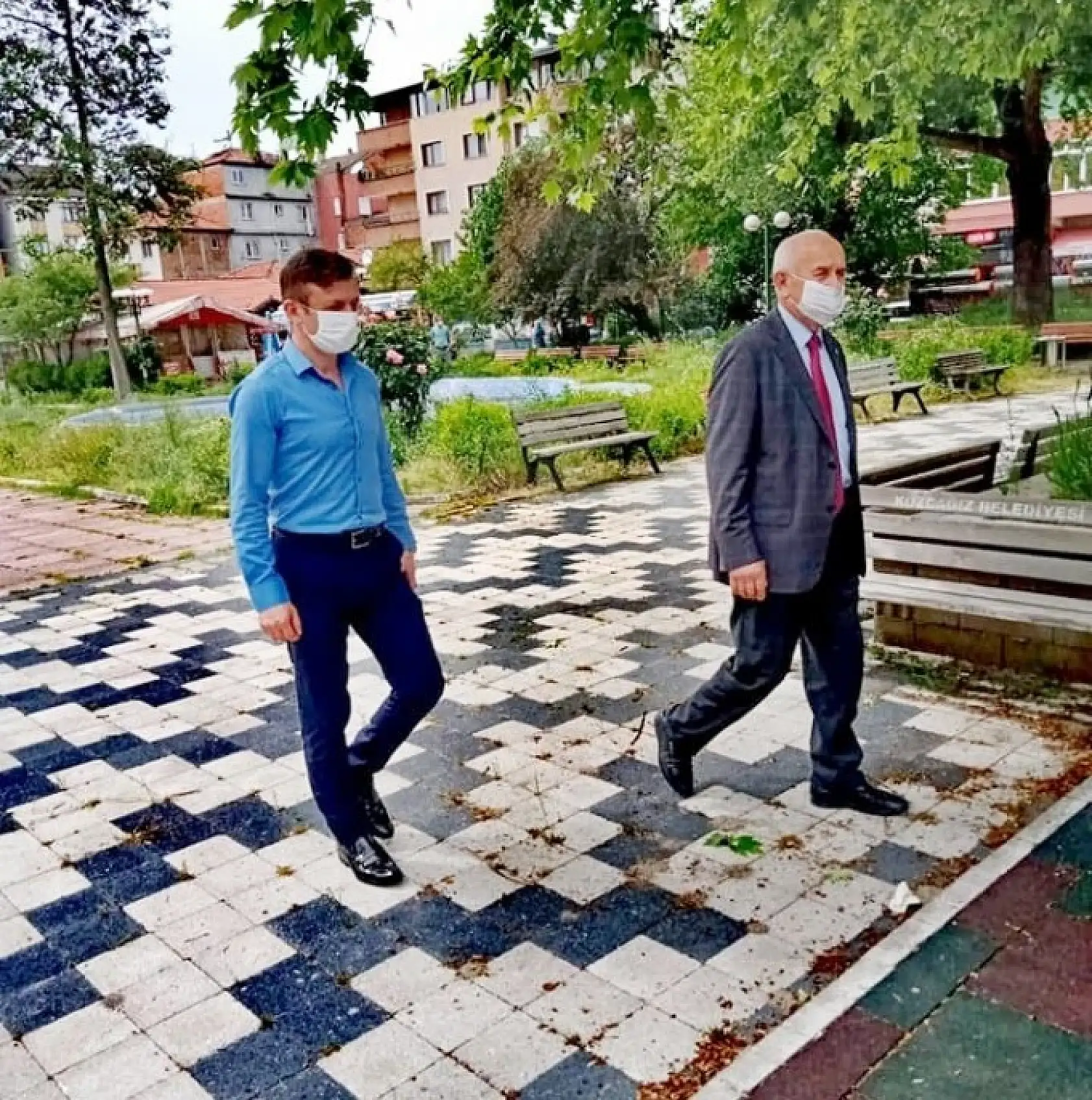 Kozcağız'da camilere gül kokulu dezenfektan