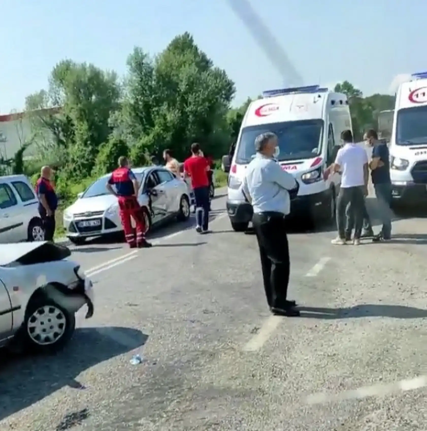 İki araç çarpıştı, 4 yaralı