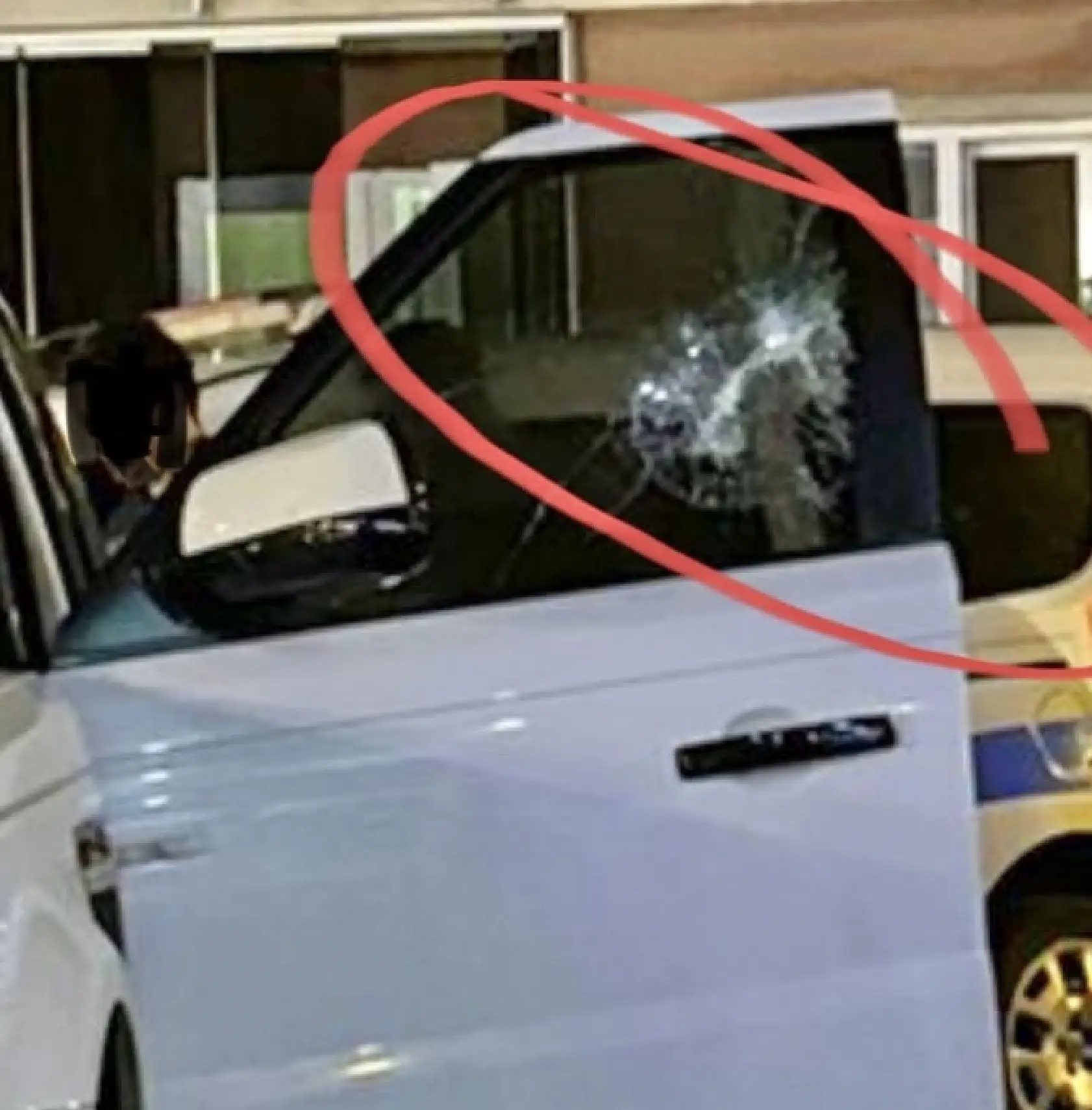 Tartışma çıktı, araca zarar verdi