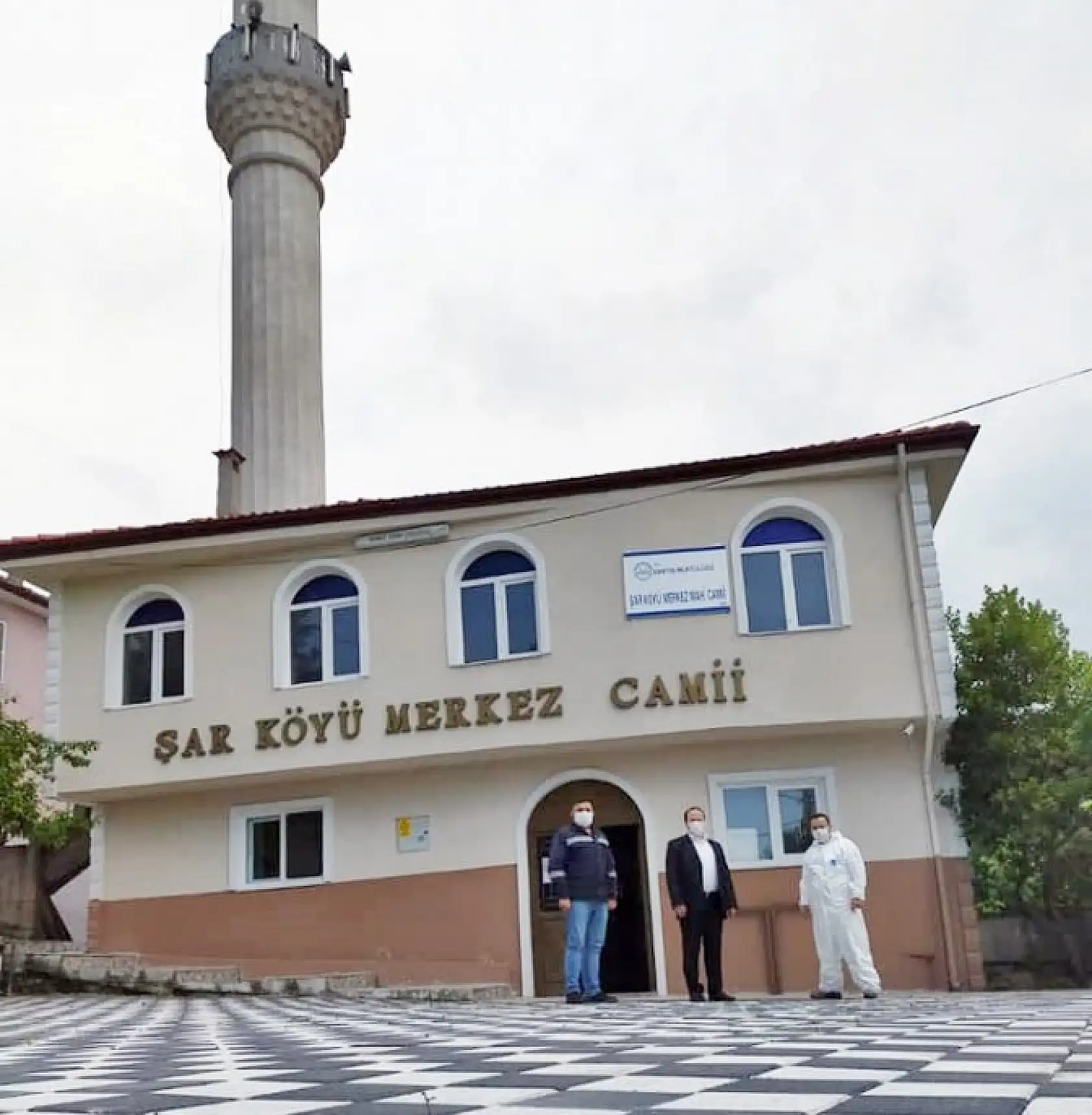 Kozcağız'da camilere gül kokulu dezenfektan