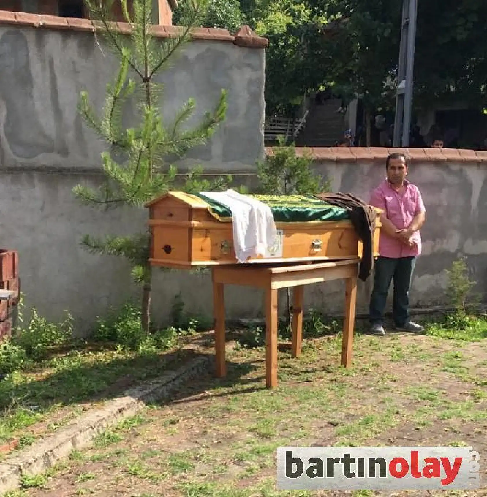 Kendisi cezaevine girdi, dayısı defnedildi