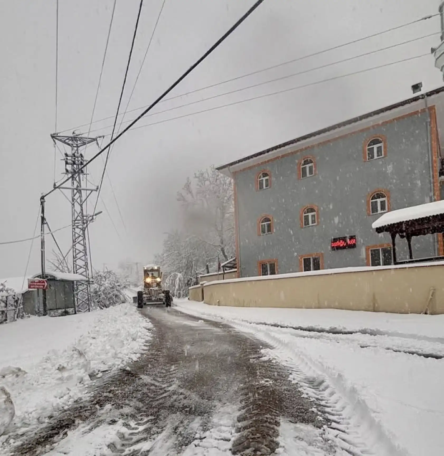 Özel İdareden yoğun kar mesaisi