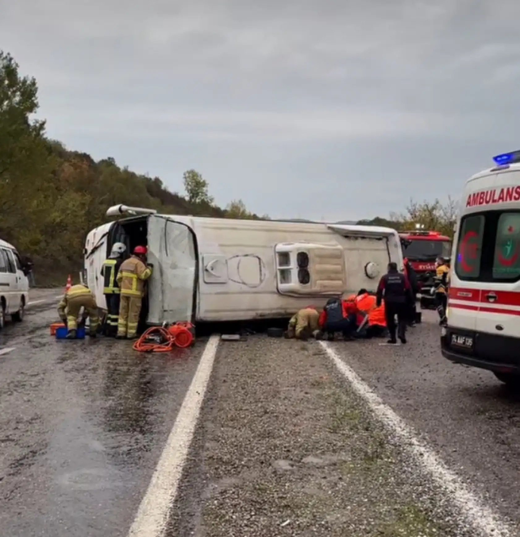 Bartın'da işçi servisi devrildi: 1 ölü 19 yaralı