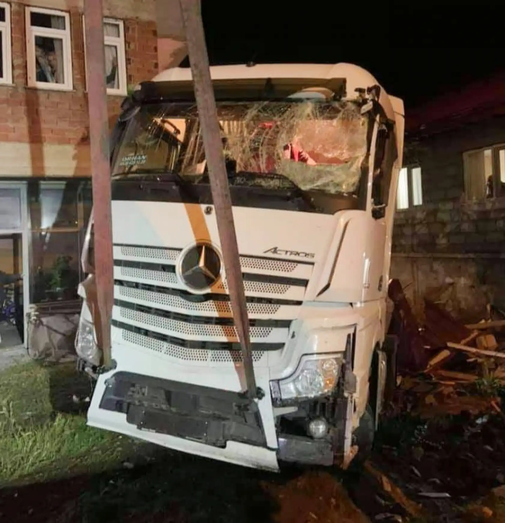 Silobas evin bahçesine girdi