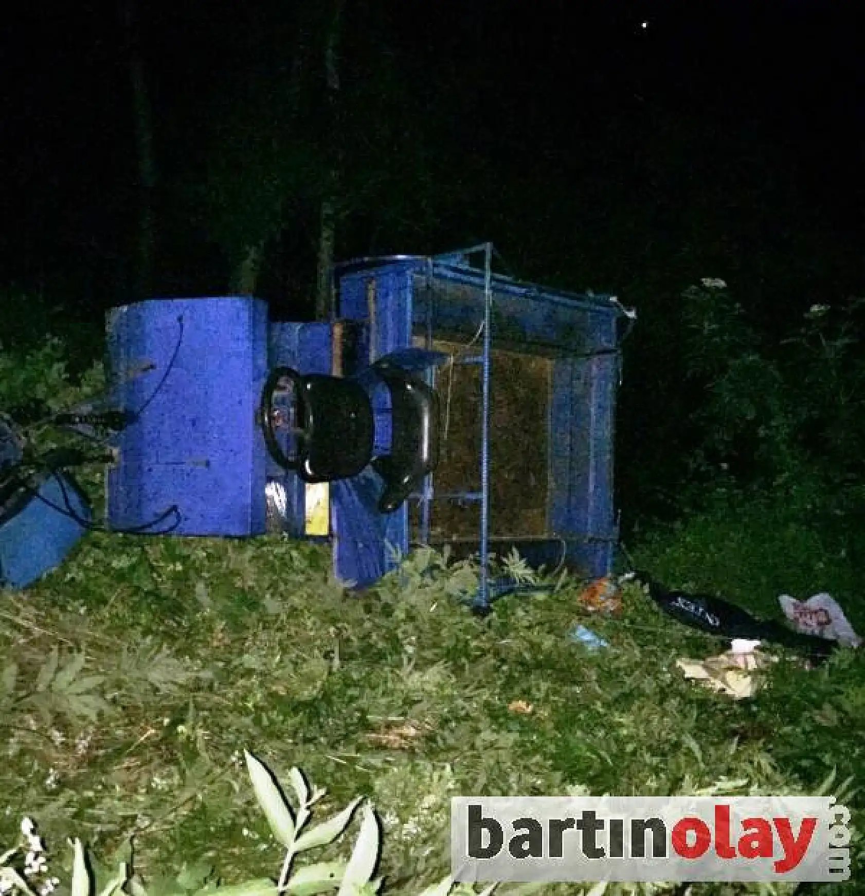 Amasra'da 13 kişinin bindiği pat pat devrildi