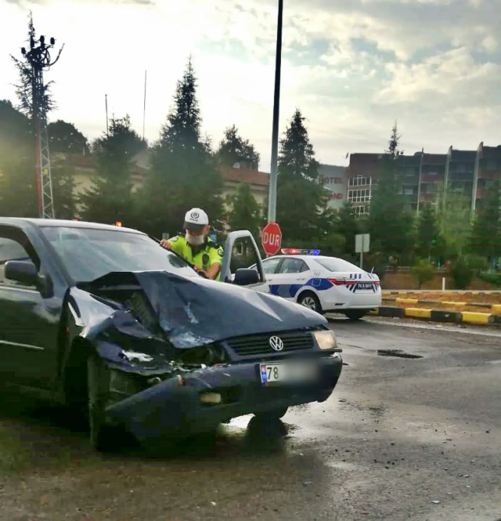 Polisevi kavşağında kaza