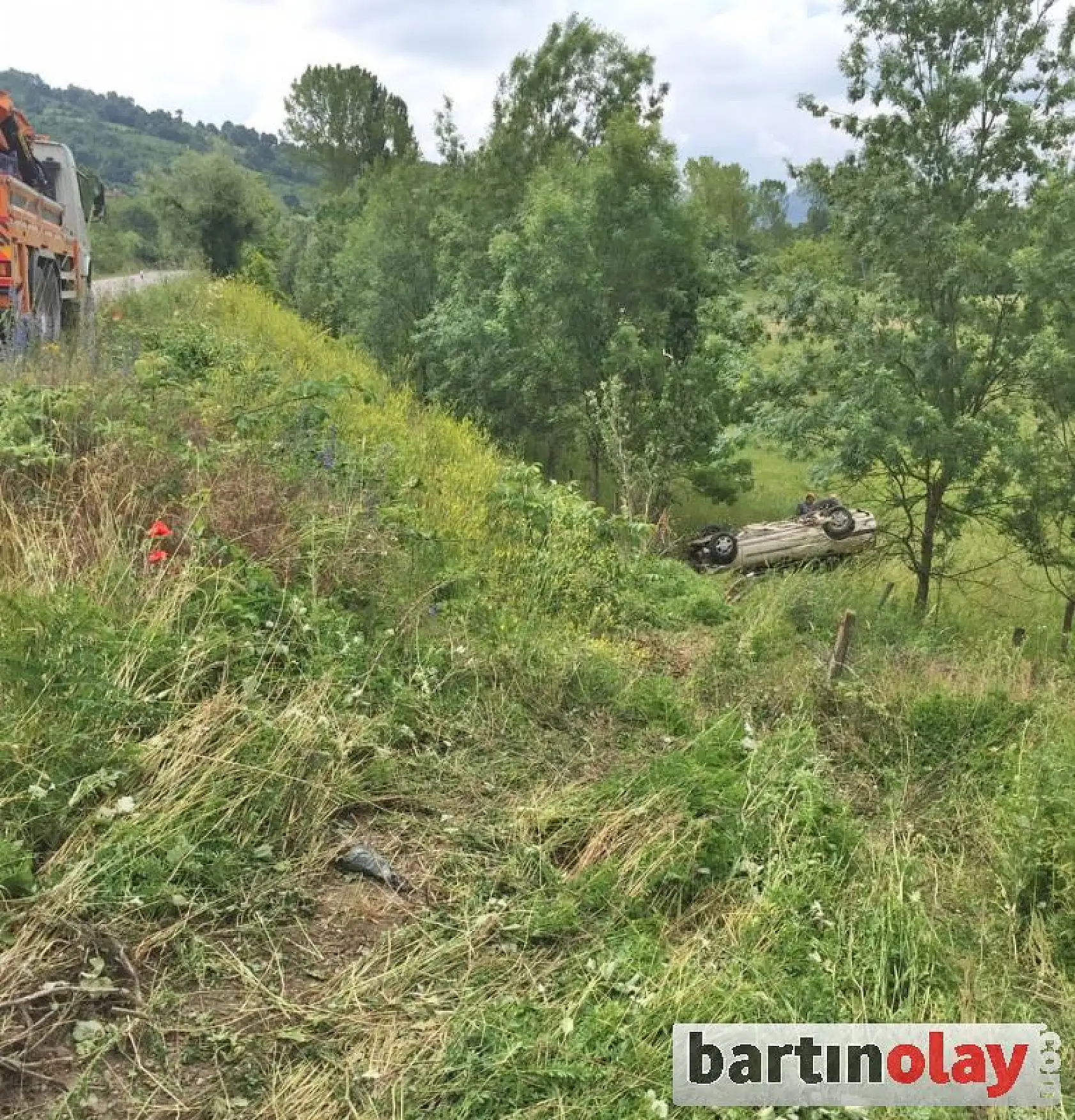 Otomobil Tarlaya Uçtu