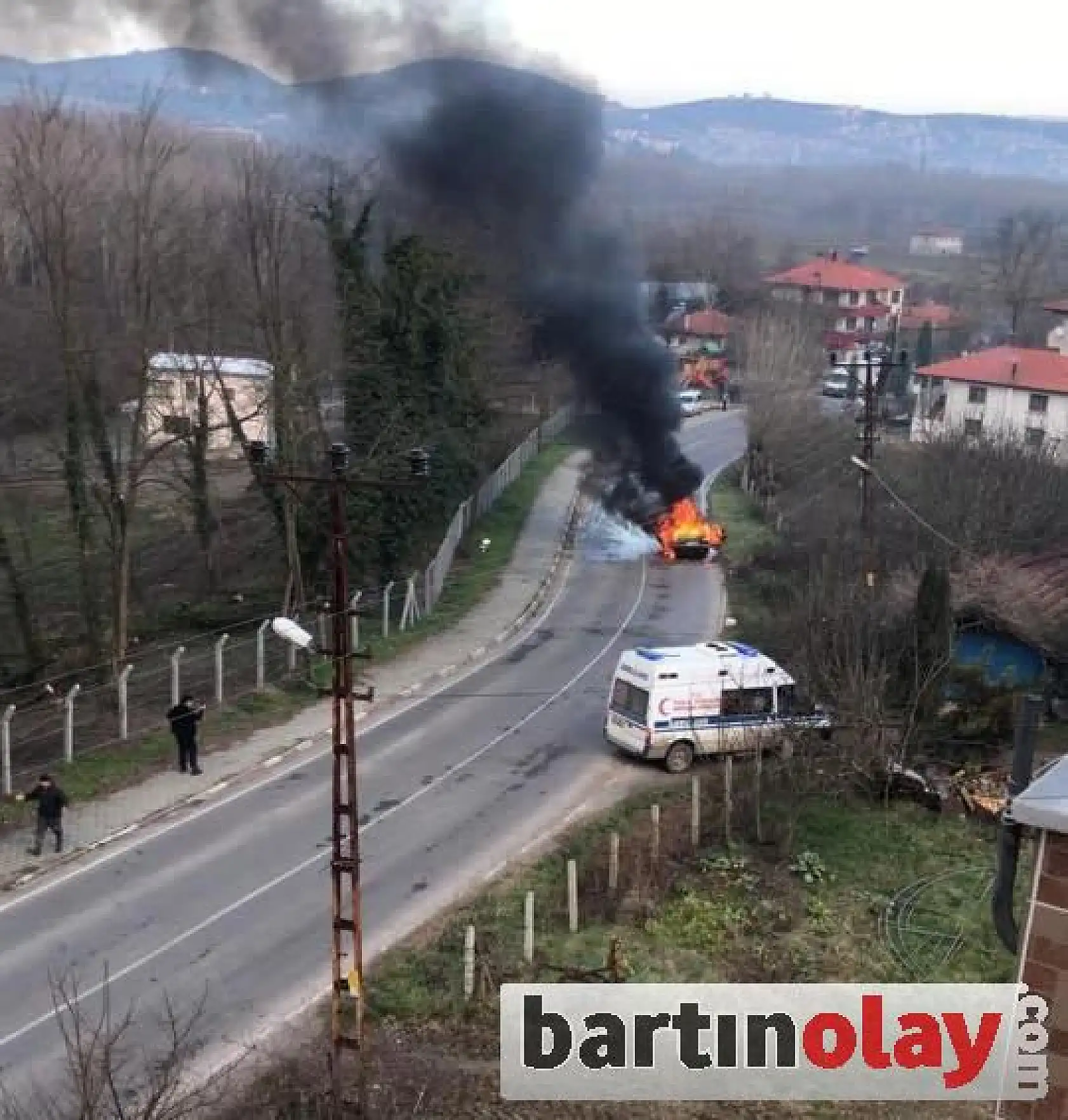 Otomobil alev topuna döndü