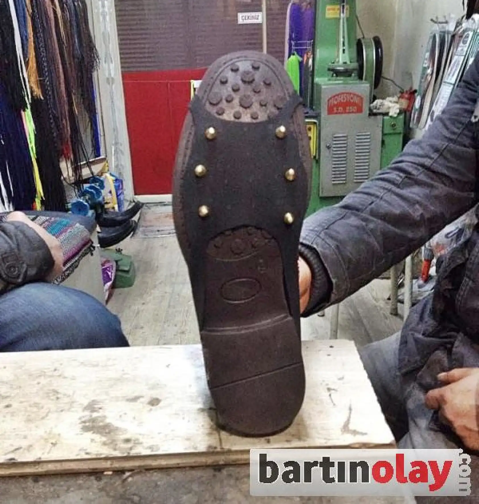 Bartınlı ayakkabıcıdan çivili takmatik
