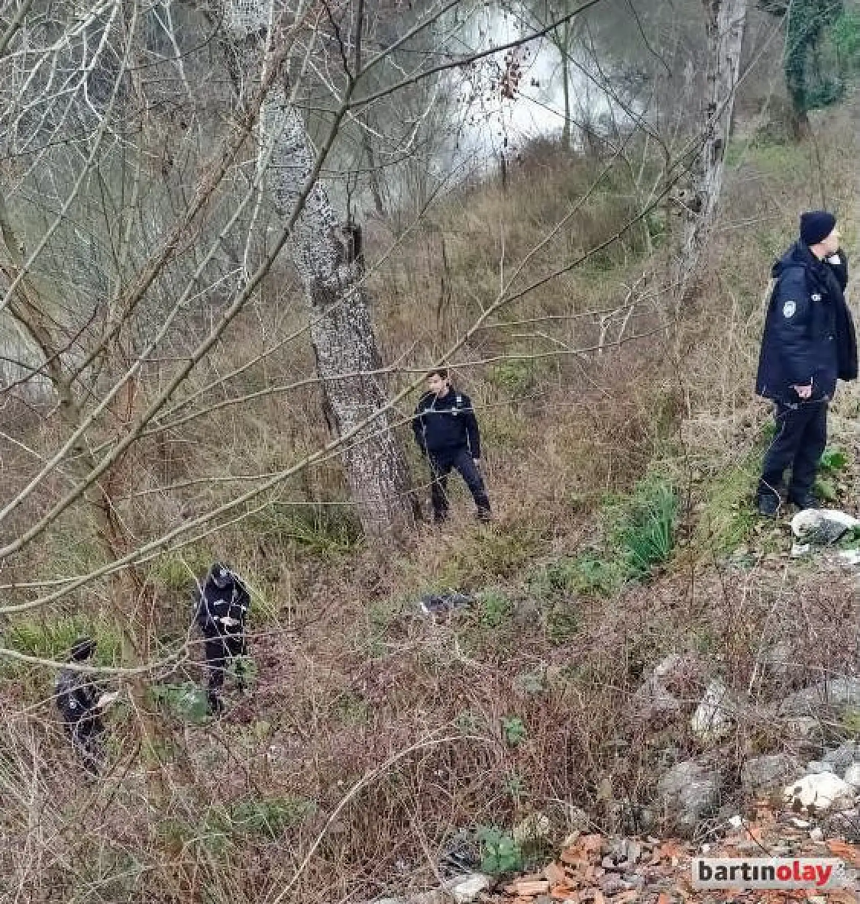 Irmak kenarında hareketsiz halde bulundu