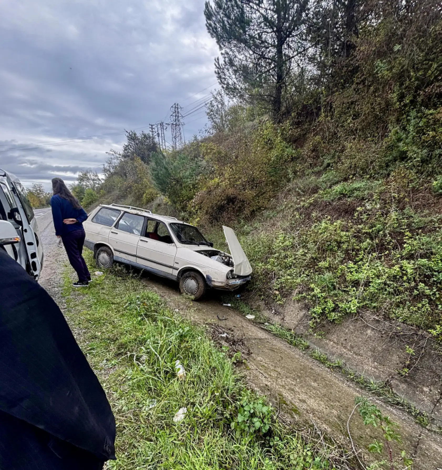 Kozcağız yolunda Otomobil takla attı