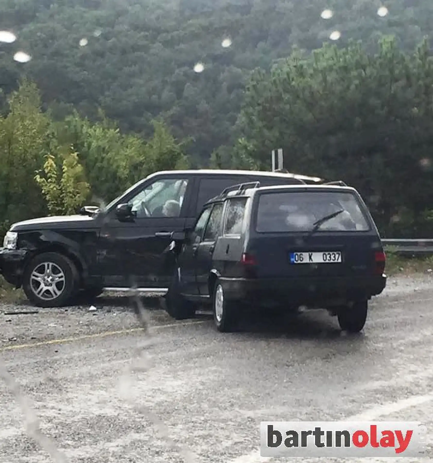 Yağmurda kayganlaşan yolda kaza