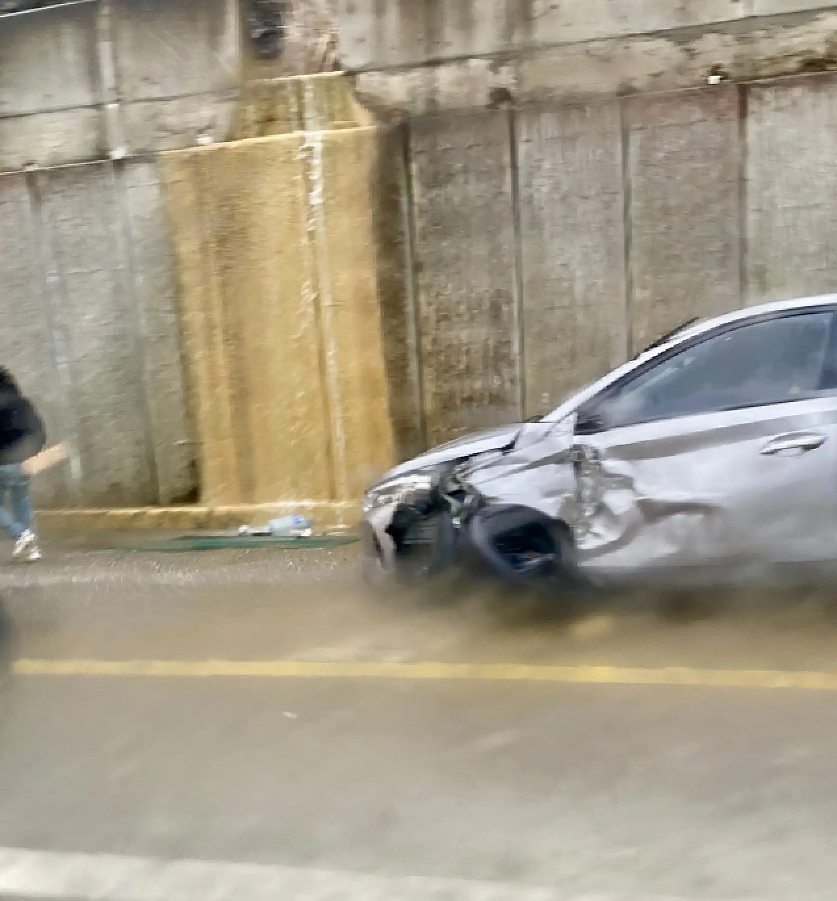 Otomobil Ambulans ile çarpıştı