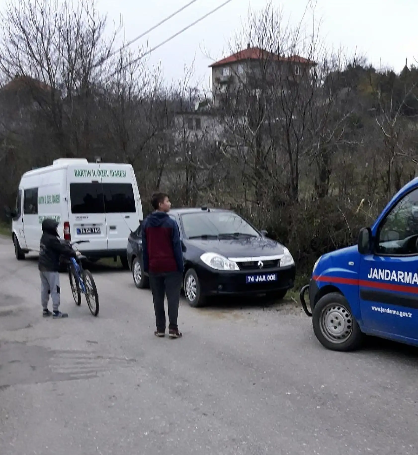 Tüfekle kendini vurdu, canından oldu